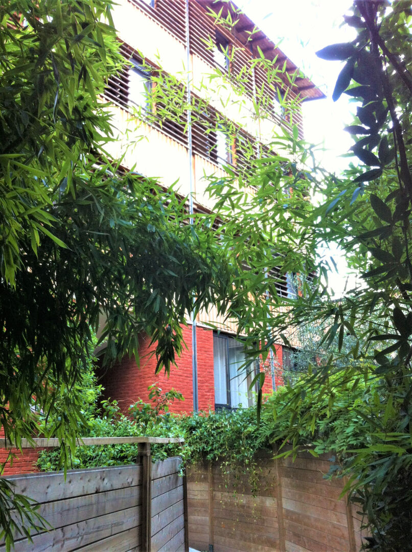 Exclusivité. Proche du métro Marcadet/Poissonnier. Rare 4/5 pièces de 84,81m2, lumineux avec triple exposition, traversant au calme.