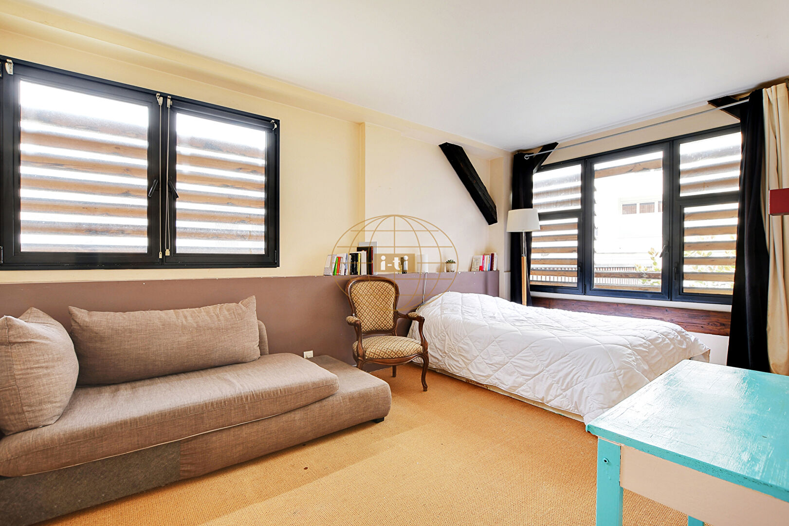 Photo Exclusivité. Proche du métro Marcadet/Poissonnier. Rare 4/5 pièces de 84,81m2, lumineux avec triple exposition, traversant au calme. image 5/6