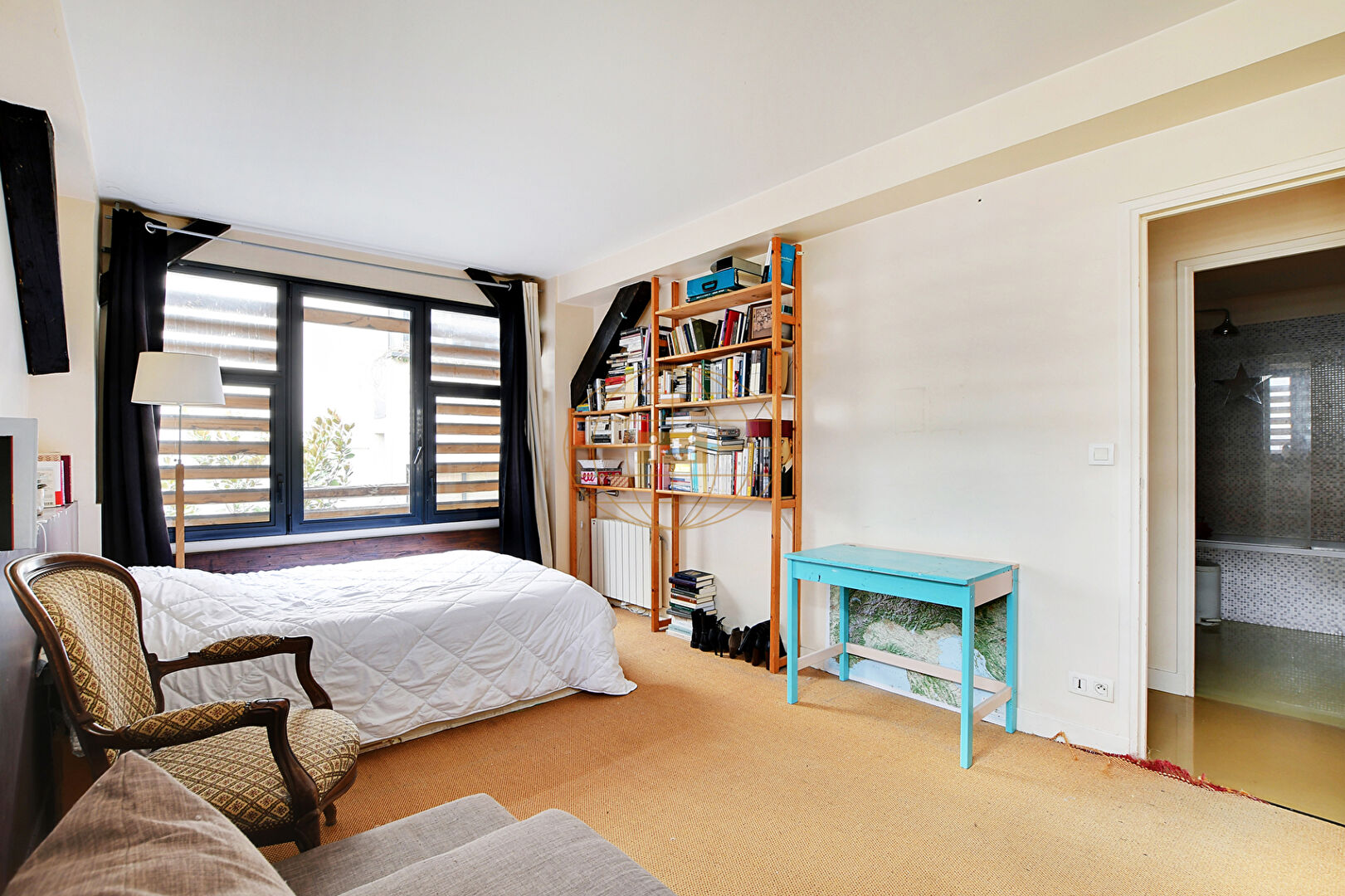 Photo Exclusivité. Proche du métro Marcadet/Poissonnier. Rare 4/5 pièces de 84,81m2, lumineux avec triple exposition, traversant au calme. image 6/6