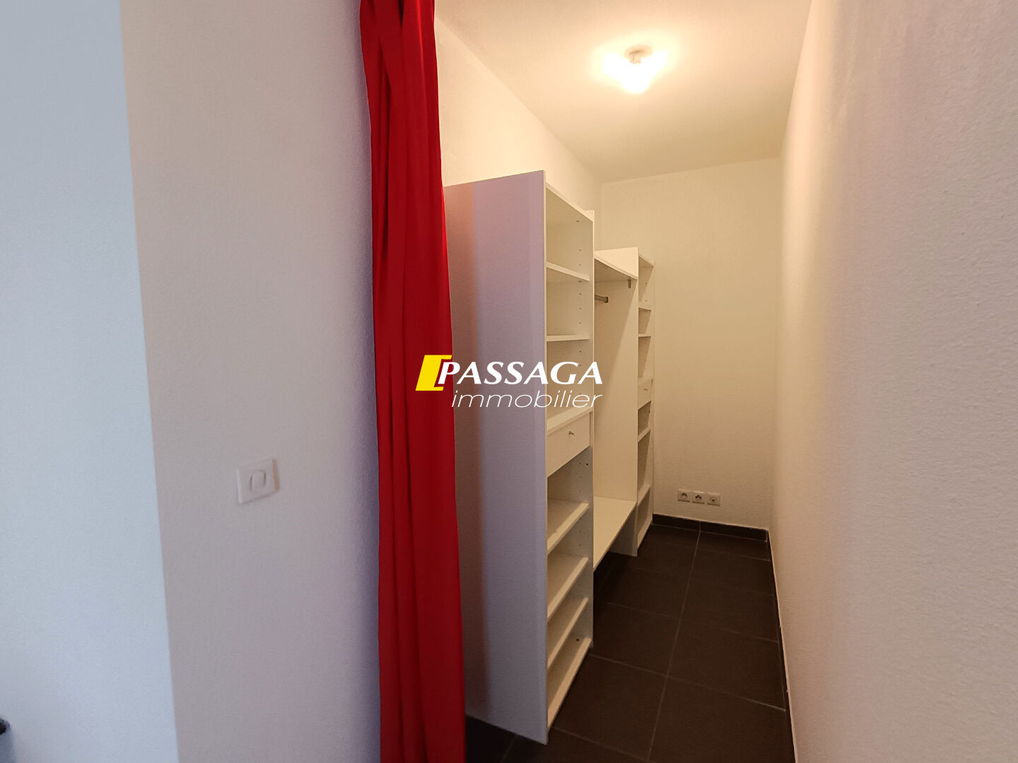 Photo Appartement RODEZ - 1 pièce(s) - 37.14 m² - Parking couvert 2 voitures image 3/4