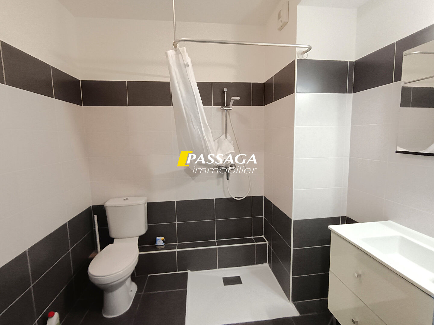 Photo Appartement RODEZ - 1 pièce(s) - 37.14 m² - Parking couvert 2 voitures image 4/4