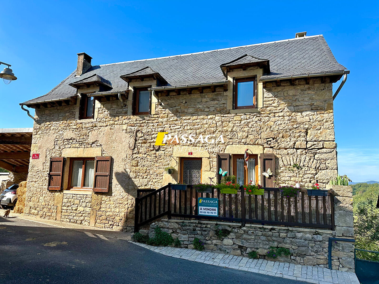 A VENDRE - Maison d'habitation, dépendances et terrain  - PIERREFICHE