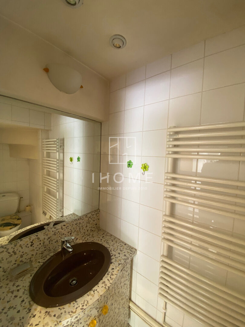 Photo STUDIO avec Terrasse - DOUTRE - PLACE DU TERTRE image 4/4