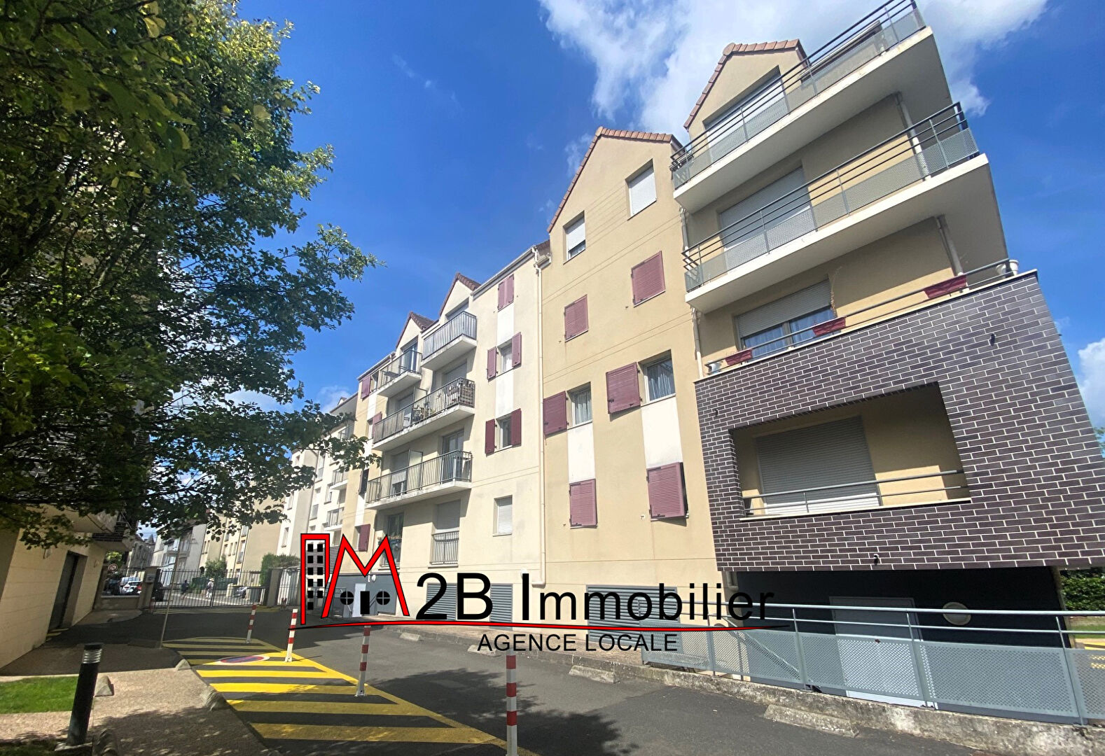 F2 DANS IMMEUBLE RECENT - CENTRE VILLE