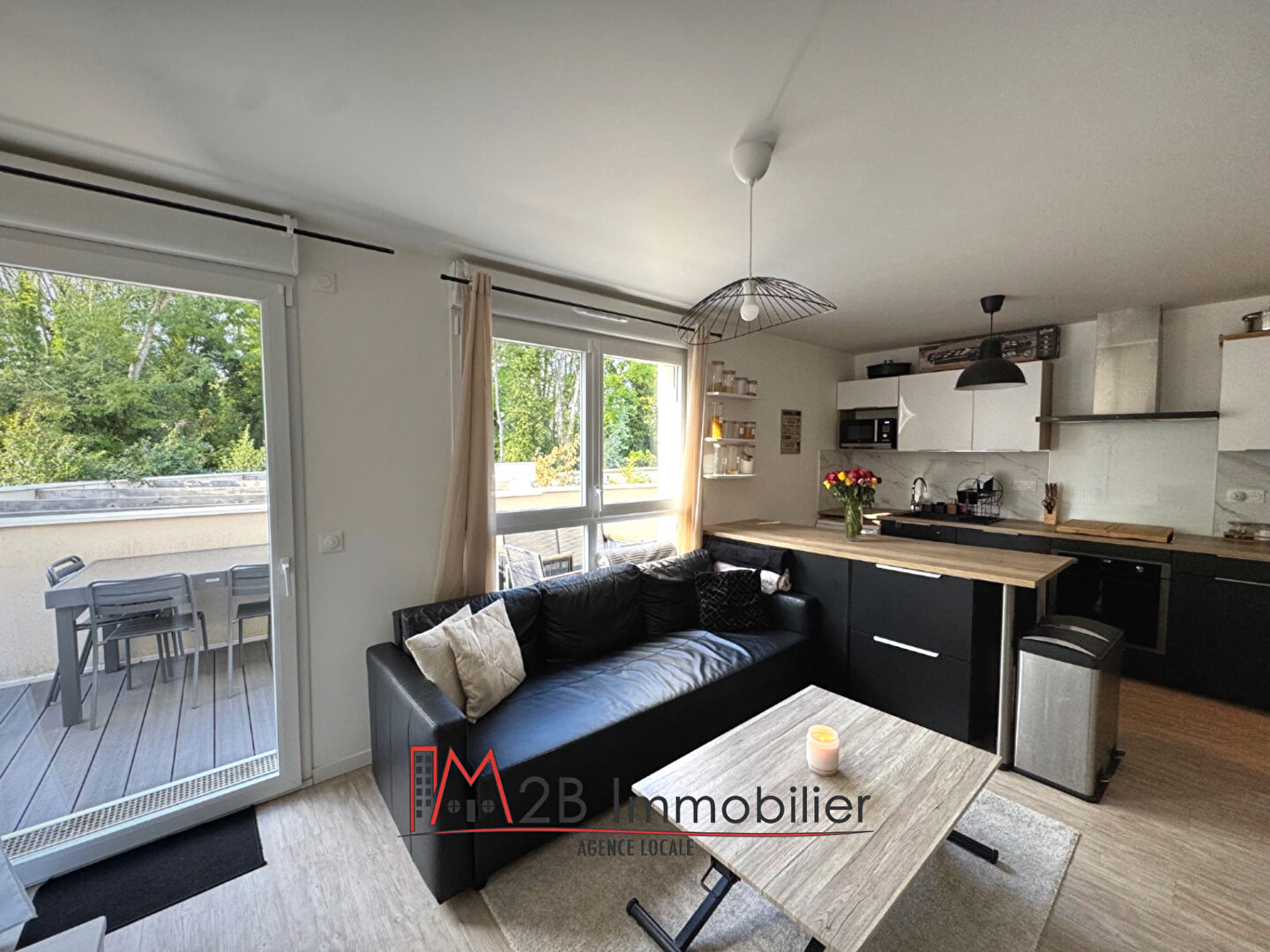 BEAU F2 AVEC GRANDE TERRASSE