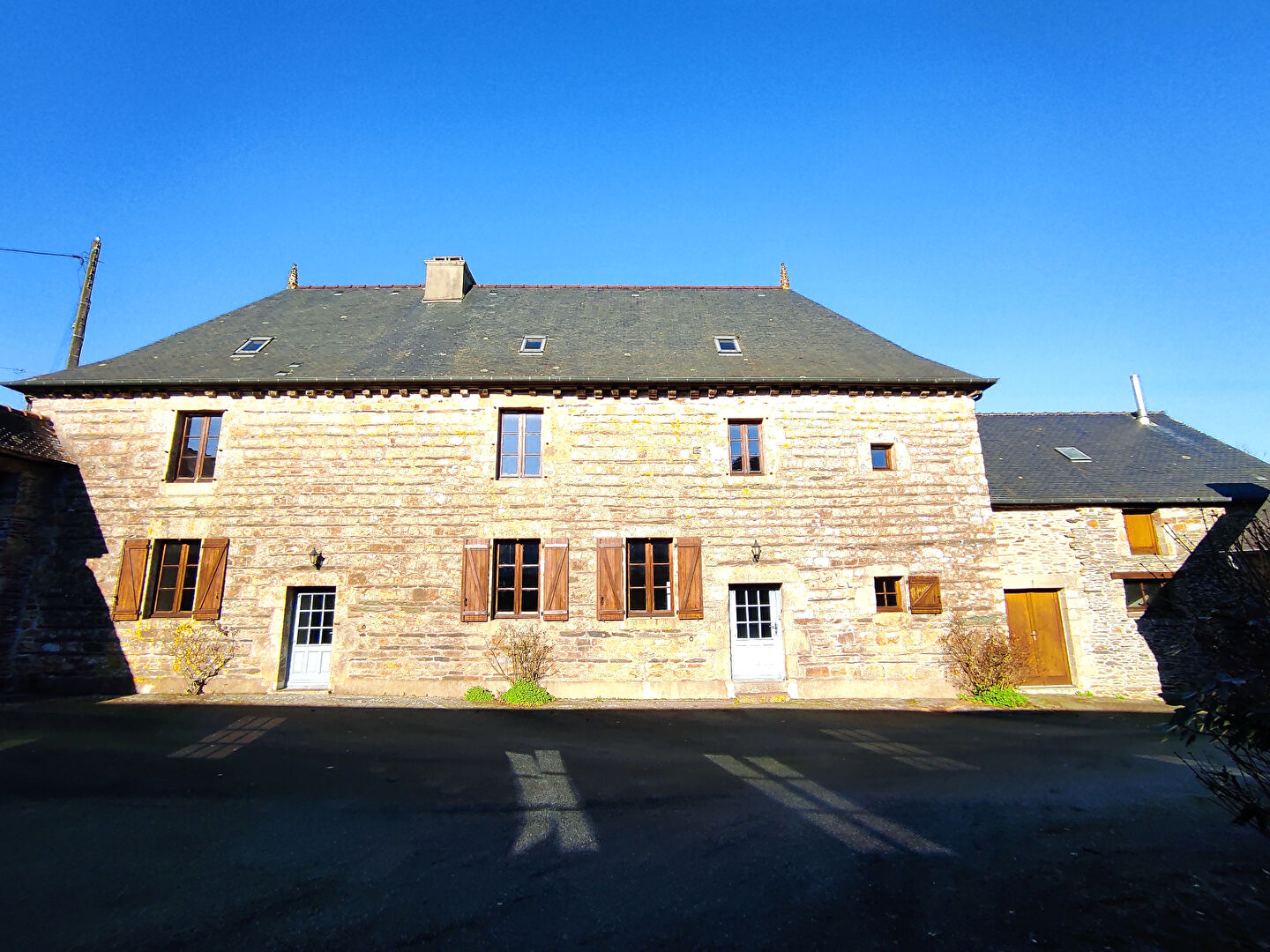 MANOIR ENTIÈREMENT RENOVÉ !