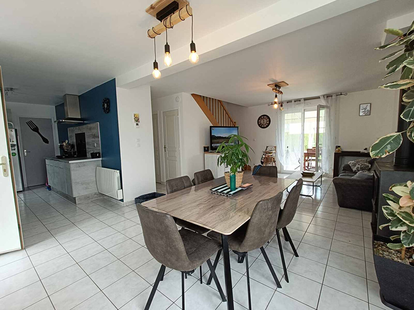 Photo MAISON RECENTE ! PROCHE DES COMMODITES ! image 2/6