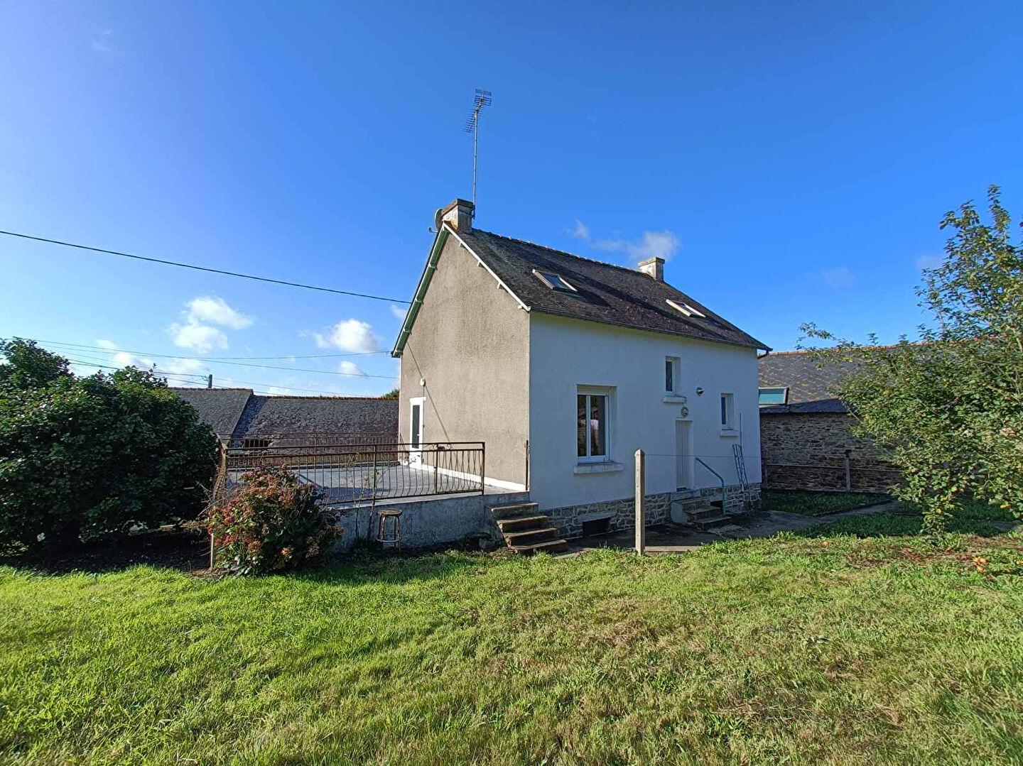 A 5 MINUTES DU BOURG DE LA PRENESSAYE !