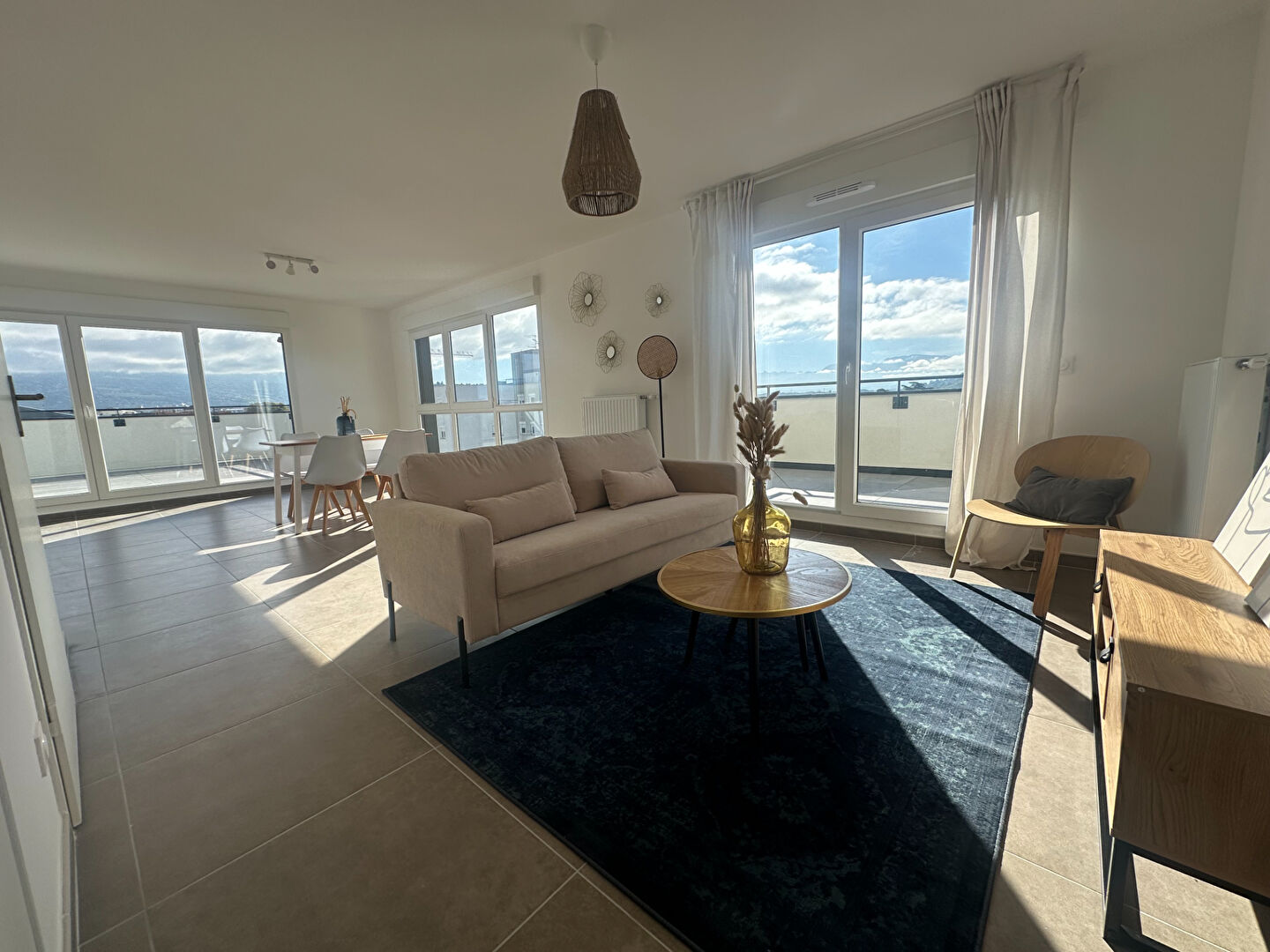 Photo À vendre - Appartement 4 pièces 100.60 m²  -Dernier étage -  Ambilly (quartier Croix d'Ambilly) image 1/6