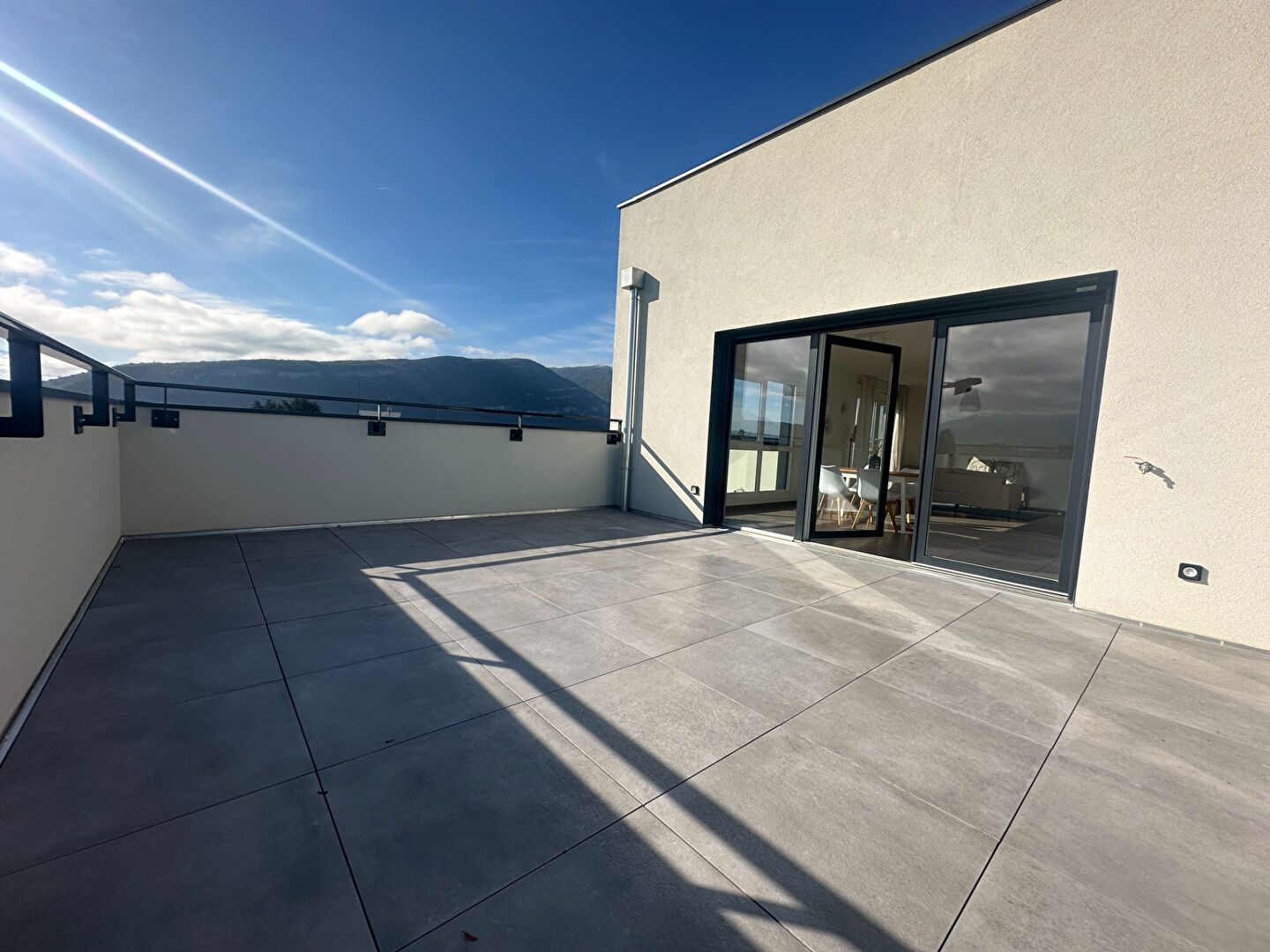 Photo À vendre - Appartement 4 pièces 100.60 m²  -Dernier étage -  Ambilly (quartier Croix d'Ambilly) image 2/6