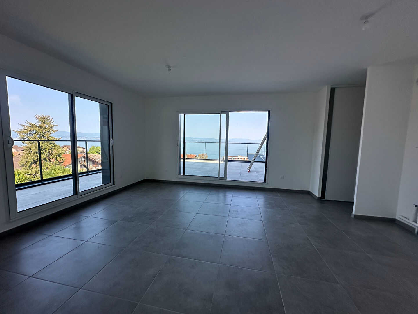 Photo Appartement T3 de 81.67 m² dernier étage - Vue Lac imprenable  - Evian Les Bains image 2/6