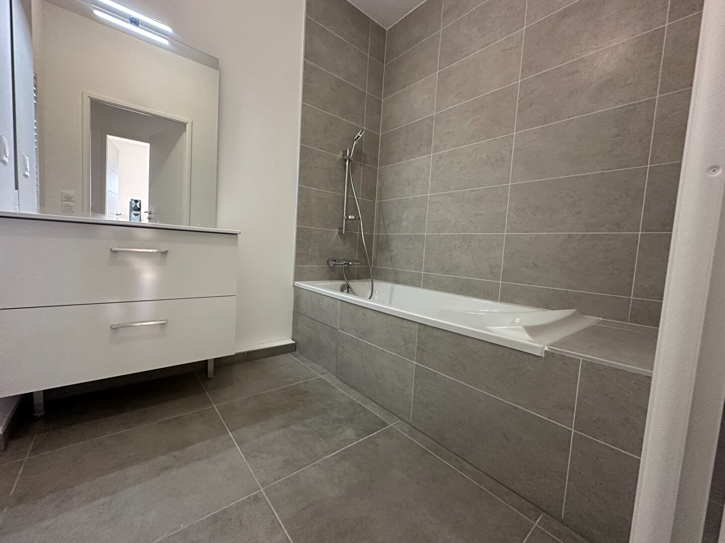 Photo Appartement T3 de 81.67 m² dernier étage - Vue Lac imprenable  - Evian Les Bains image 6/6