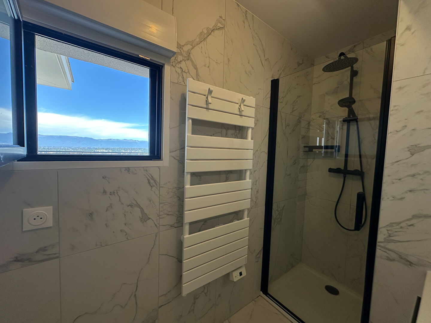 Photo Exclusivité ! Superbe T4 dernier étage avec terrasse panoramique à Vétraz-Monthoux image 6/6