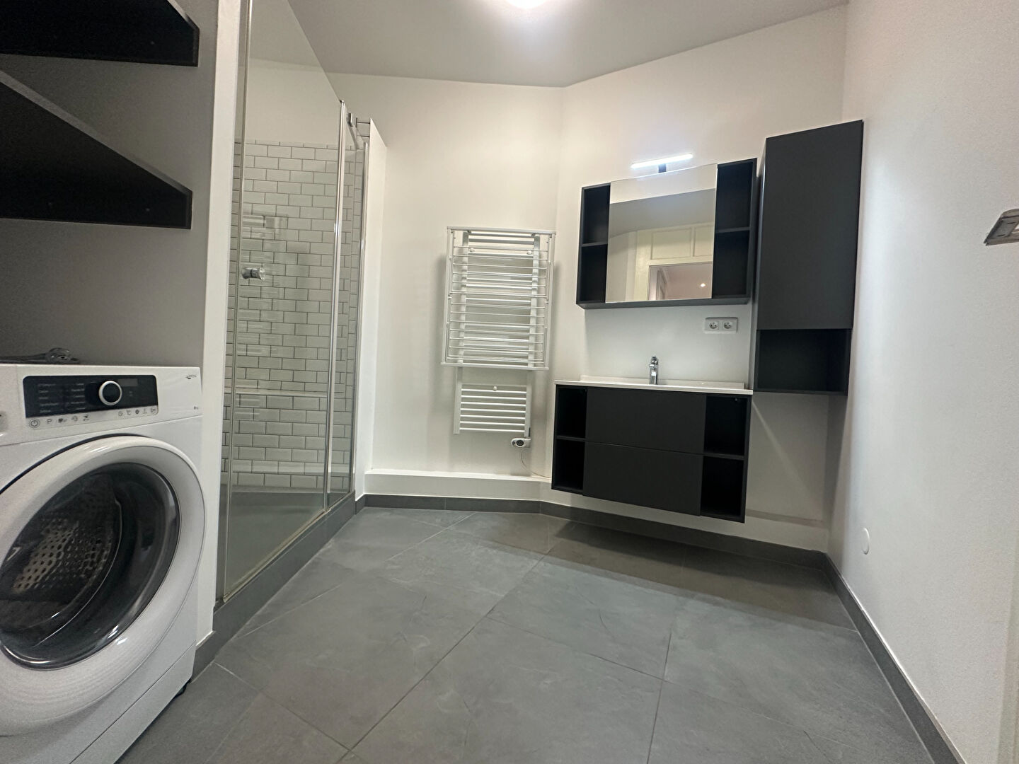 Photo ANNEMASSE CENTRE  - Superbe appartement  T4 transformé en T3 de 81 m² rénové avec cachet image 5/6