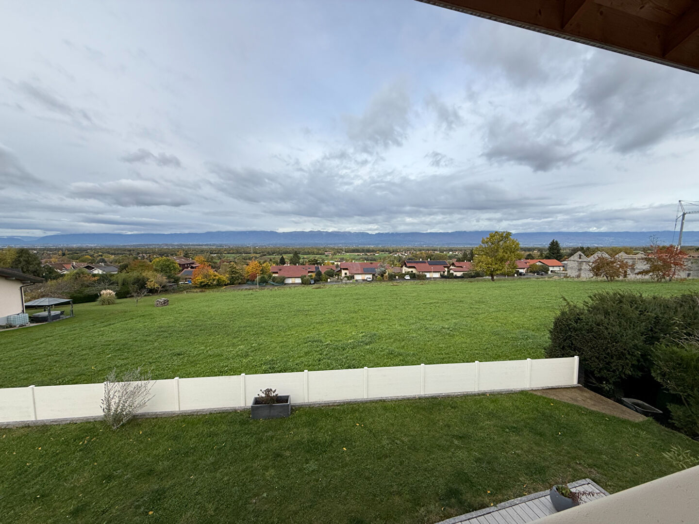 Photo A vendre à SAINT CERGUES, très belle maison récente de 121 m² habitables sur un terrain clos et arboré de 600 m² image 3/6