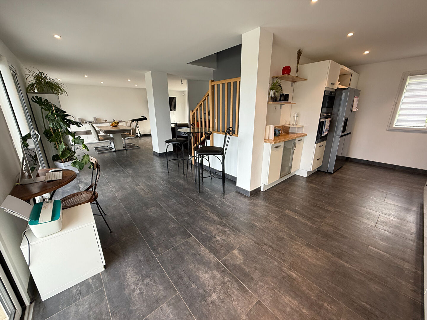 Photo A vendre à SAINT CERGUES, très belle maison récente de 121 m² habitables sur un terrain clos et arboré de 600 m² image 4/6