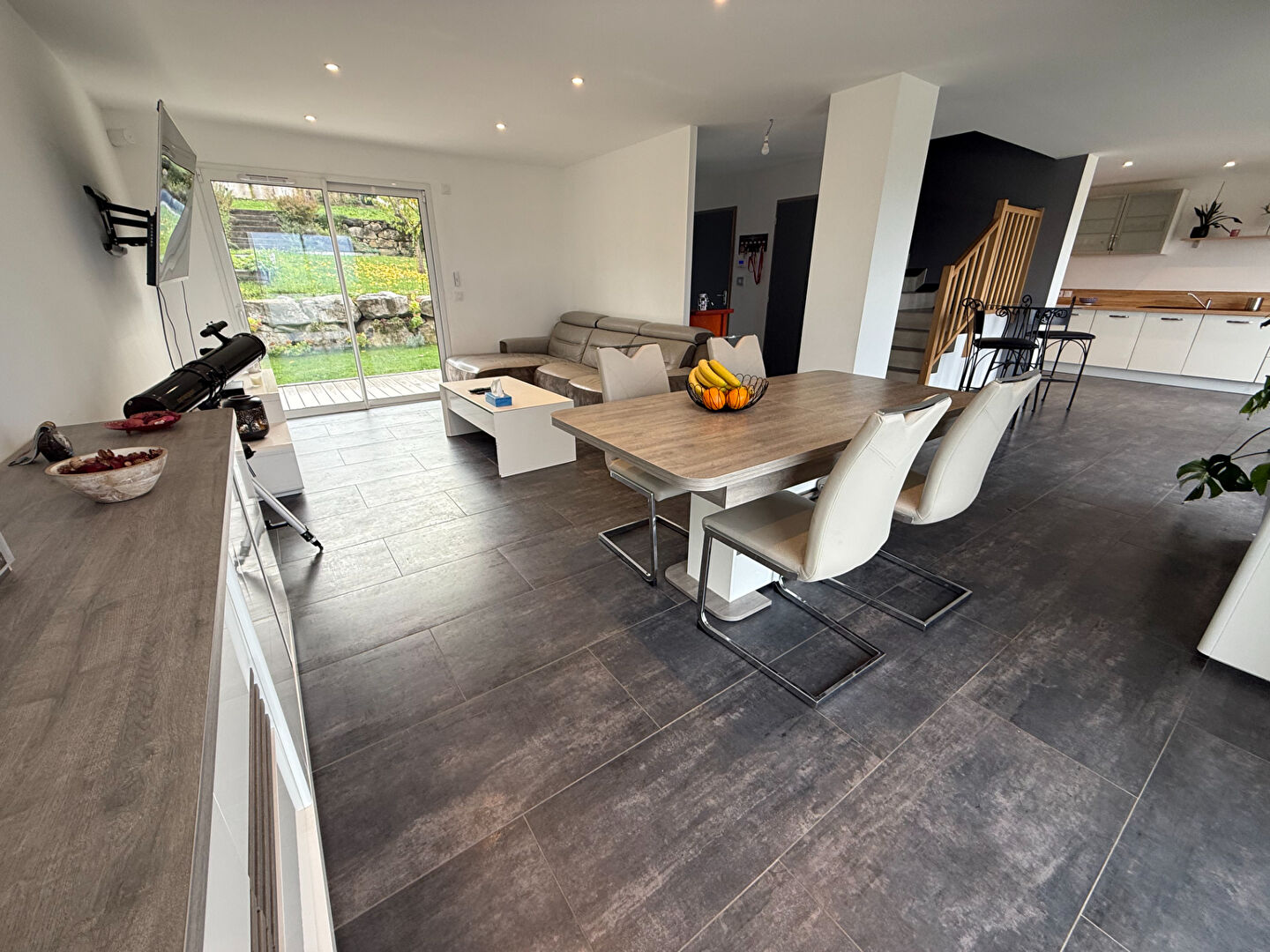 Photo A vendre à SAINT CERGUES, très belle maison récente de 121 m² habitables sur un terrain clos et arboré de 600 m² image 5/6