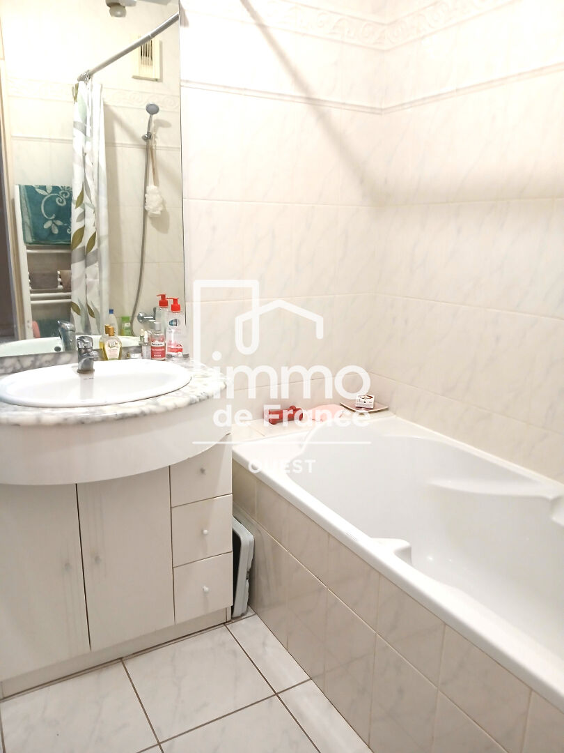 Photo MONTREUIL JUIGNE : Copropriété récente  Appartement T2  avec parking et ascenseur image 4/6