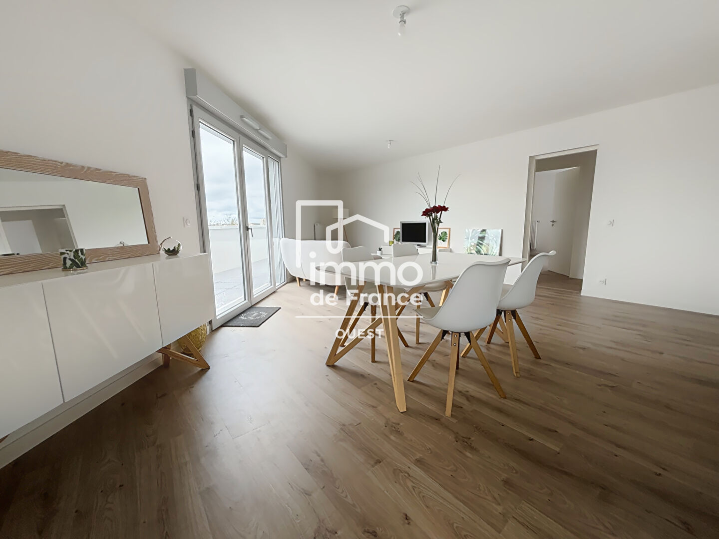 APPARTEMENT LUMINEUX  AVEC TERRASSE DERNIER ETAGE