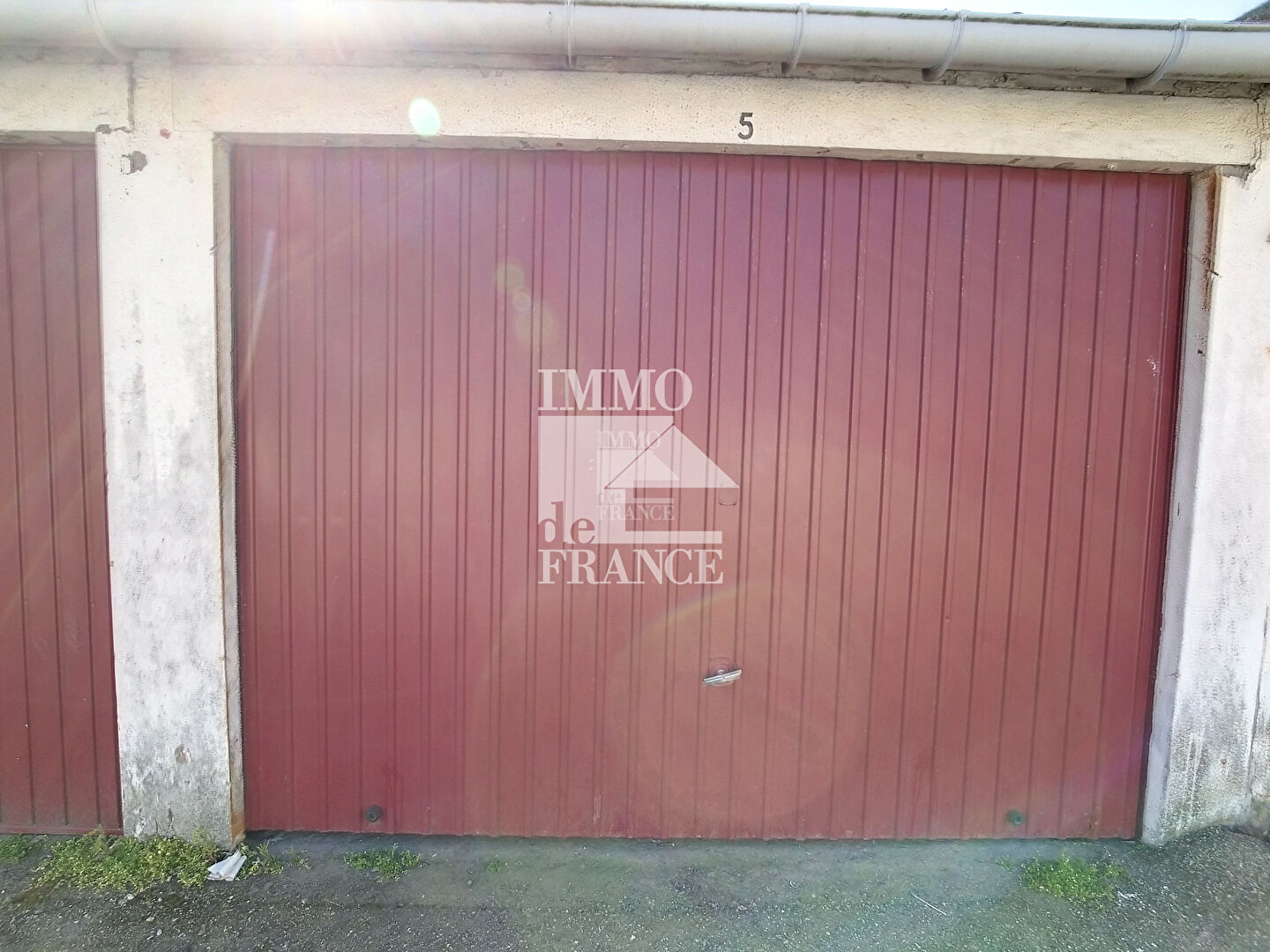 A LOUER. Box Laval 20 m2.