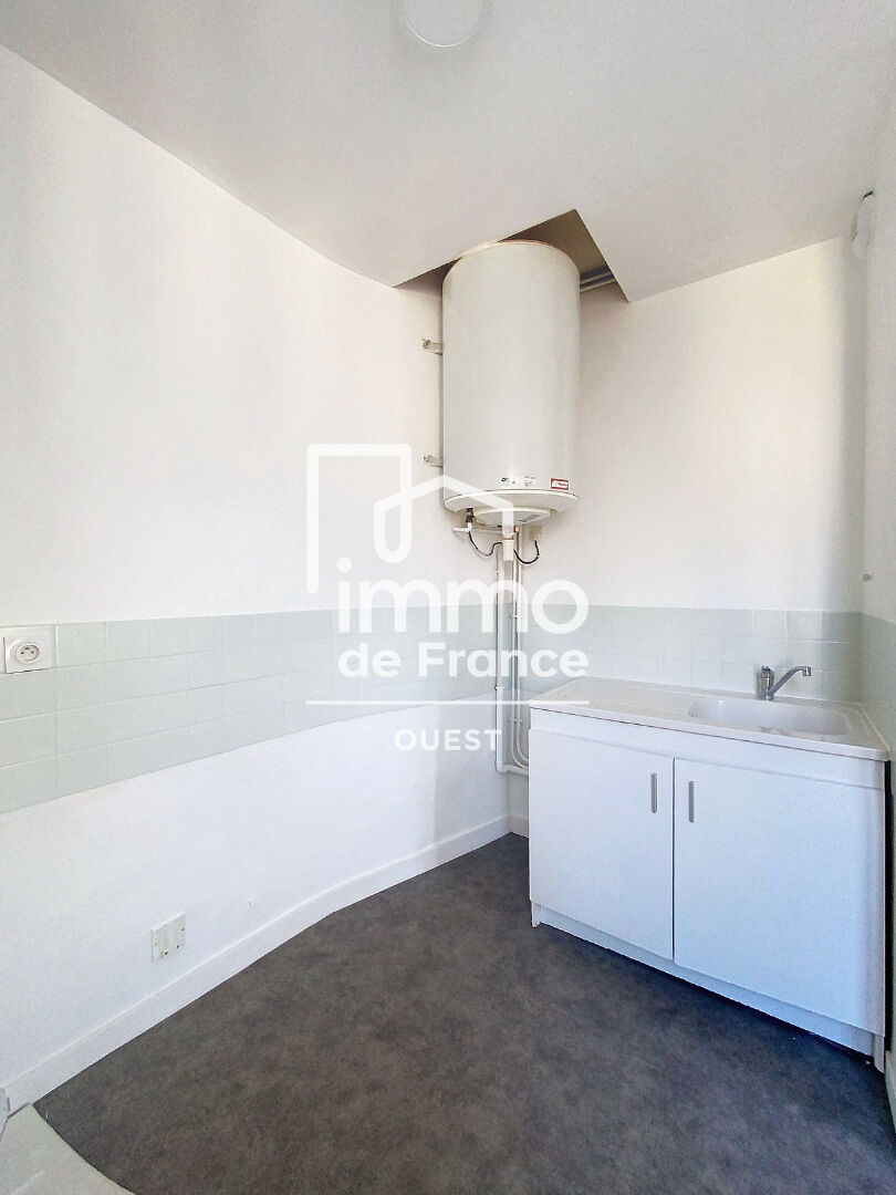 Photo A LOUER. Appartement Hyper centre-ville Laval 3 pièce(s) 45.40 m2. image 3/6