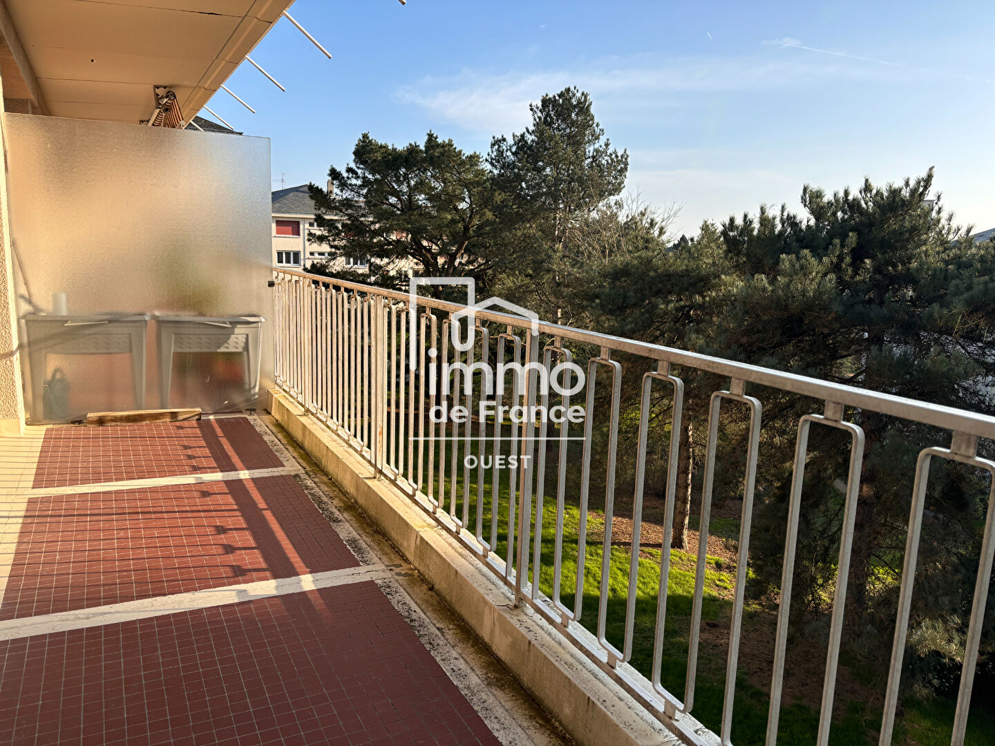 Photo APPARTEMENT AVRILLE VUE SUR PARC image 5/5