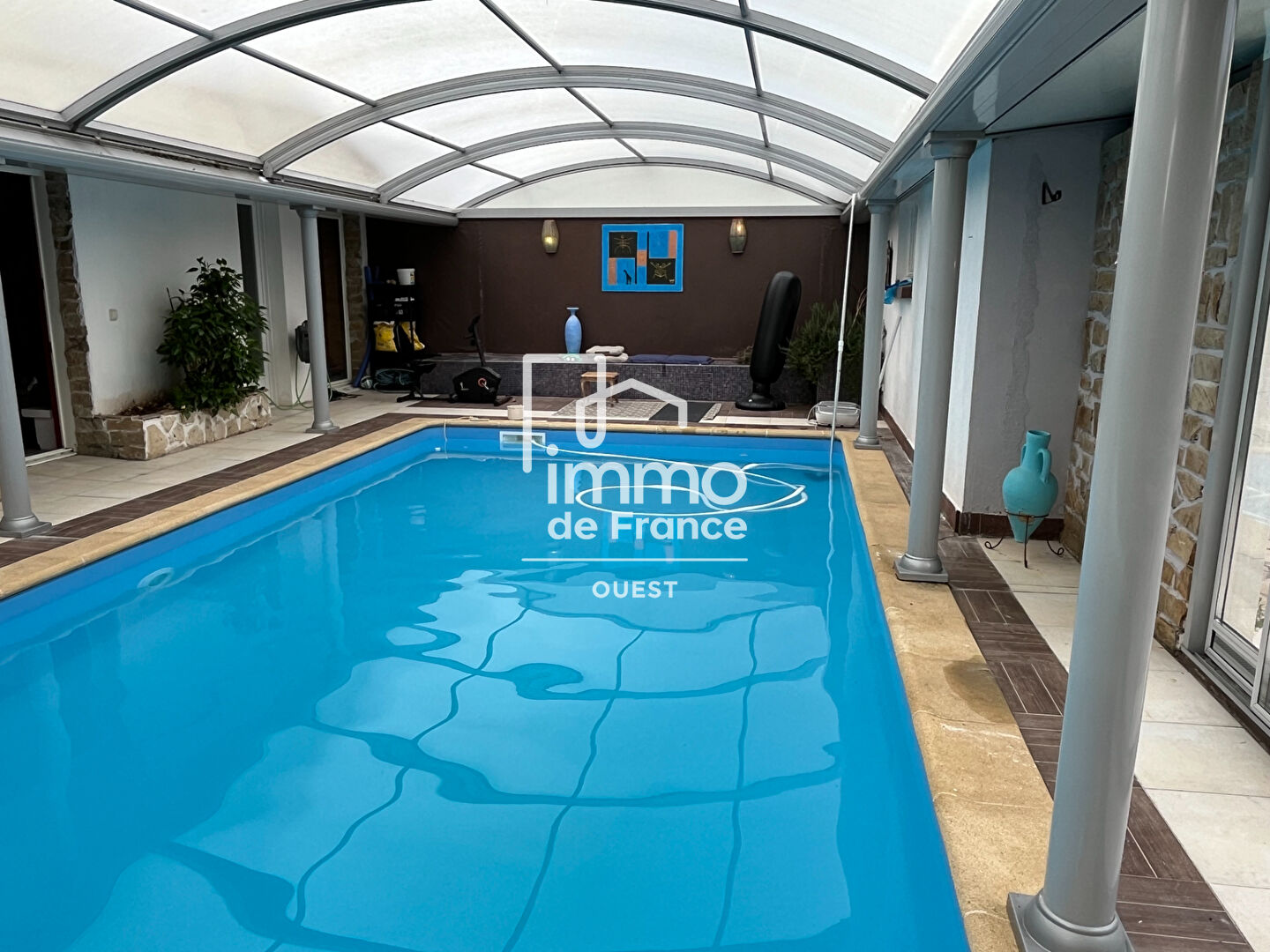 Photo Maison  T5 de 178 m2 avec piscine sur 800 m² de terrain. image 1/6