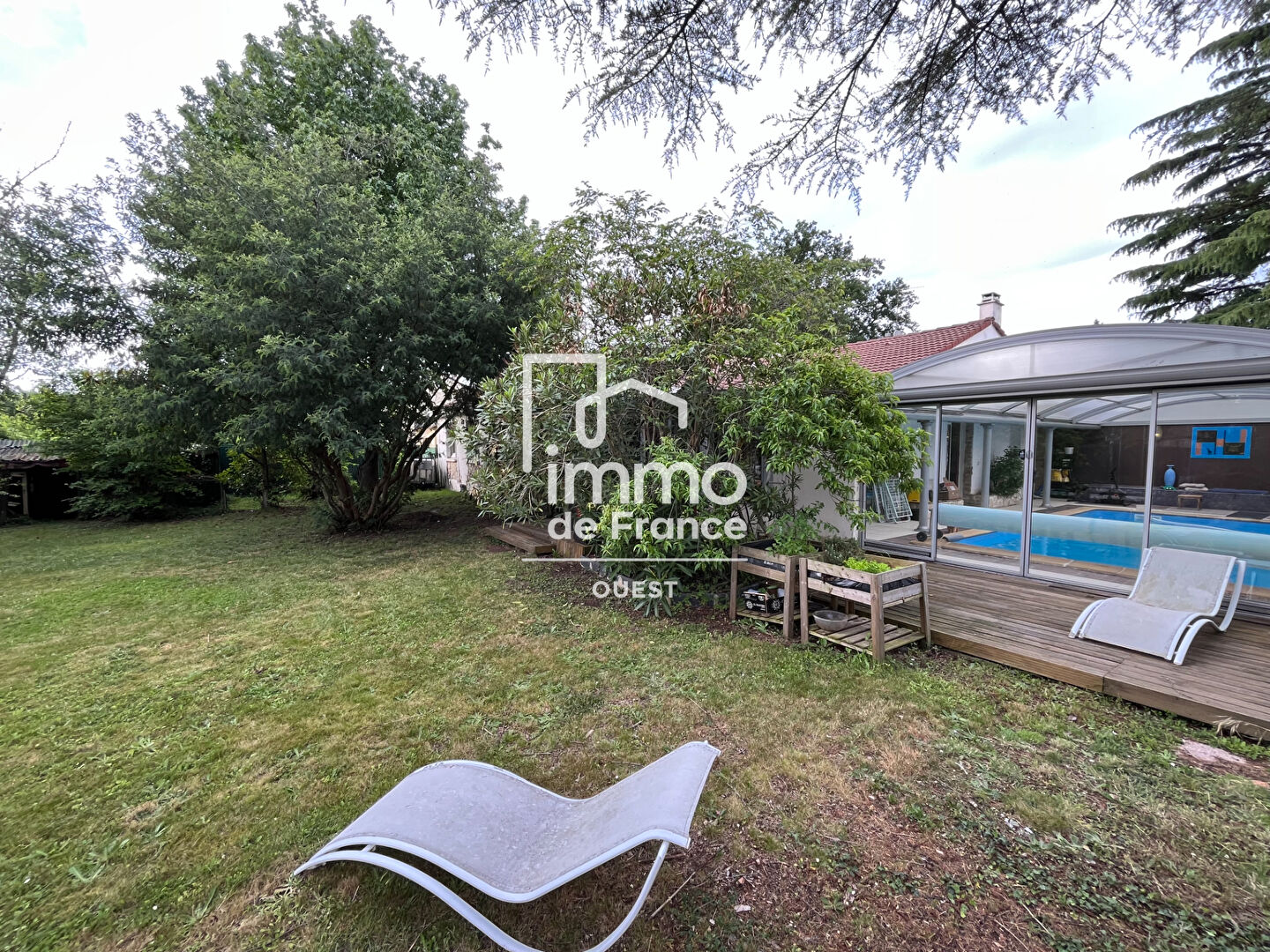 Photo Maison  T5 de 178 m2 avec piscine sur 800 m² de terrain. image 2/6