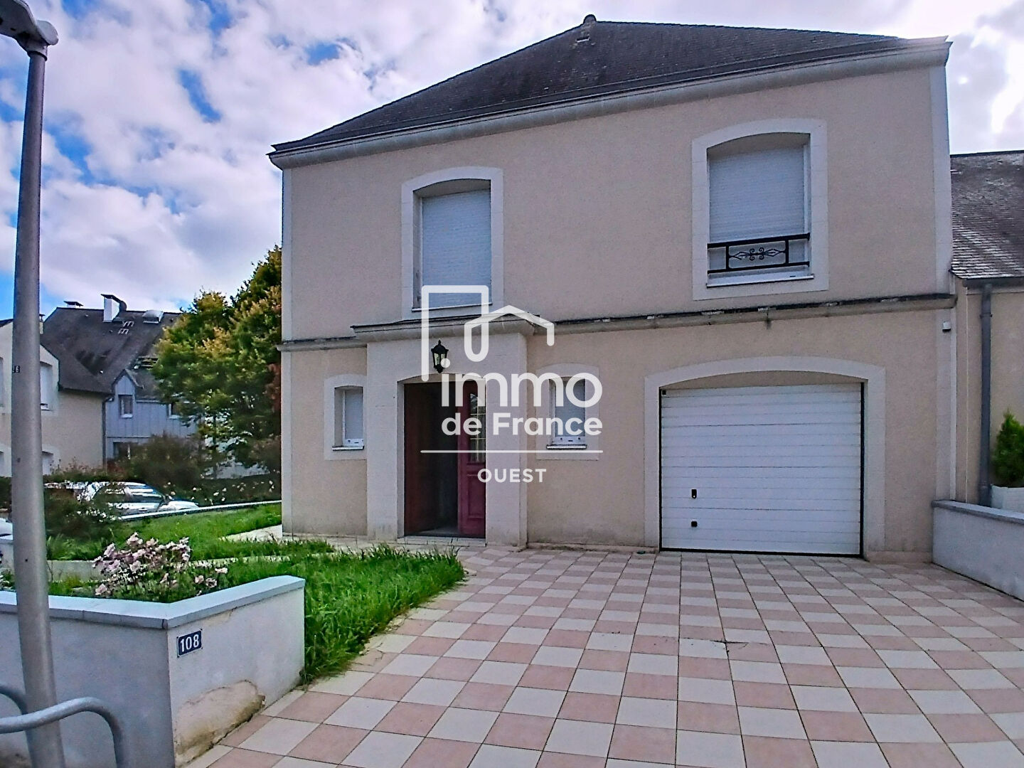 BEAU PAVILLON CENTRE VILLE RIVE DROITE LAVAL