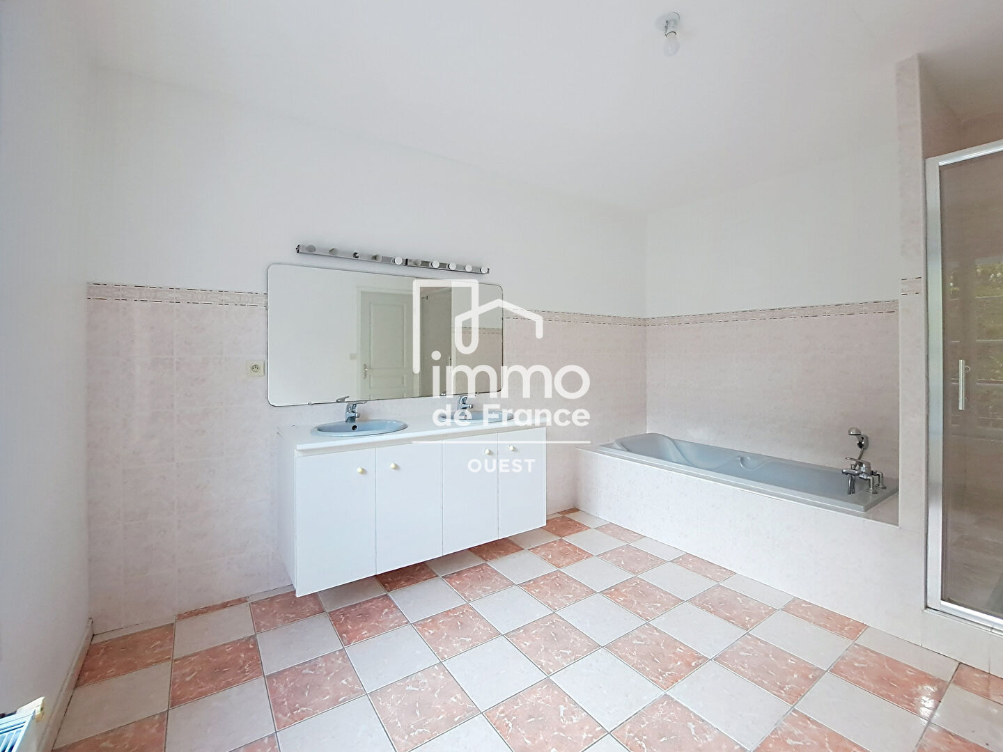 Photo BEAU PAVILLON CENTRE VILLE RIVE DROITE LAVAL image 4/5