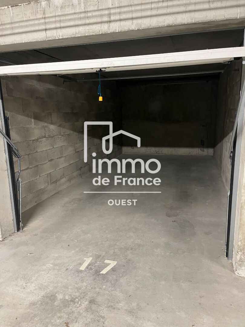 Garage box fermé de 17 m² au sous sol  