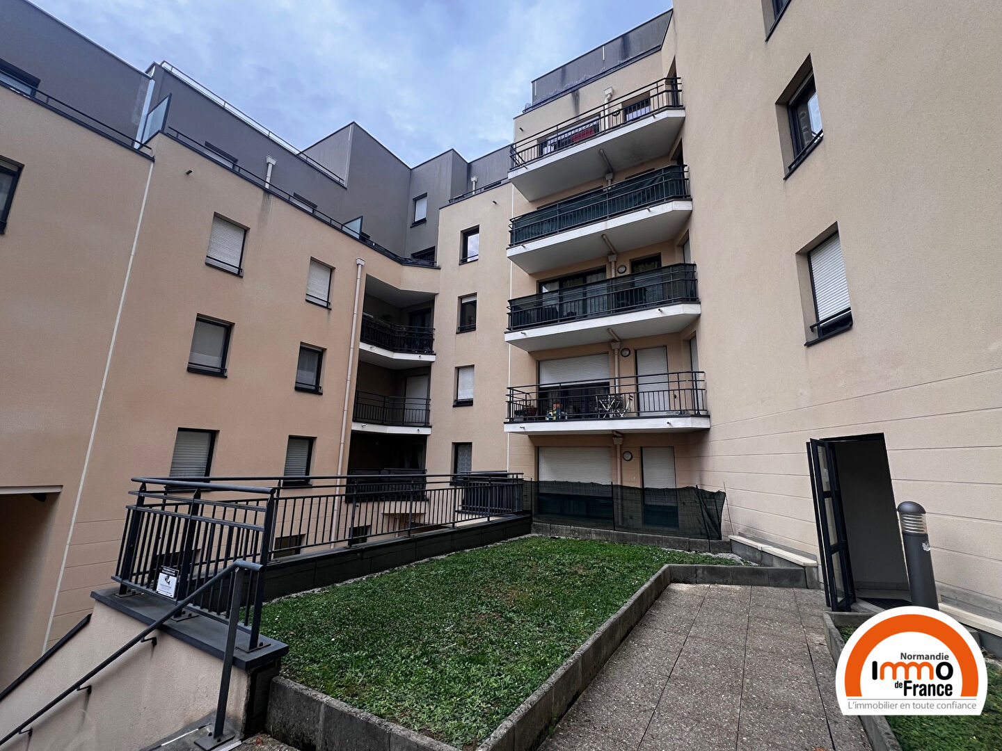 LOGEMENT CONVENTIONNE - Soumis à conditions de ressources - ROUEN - F3 de 64,90 m² avec parking