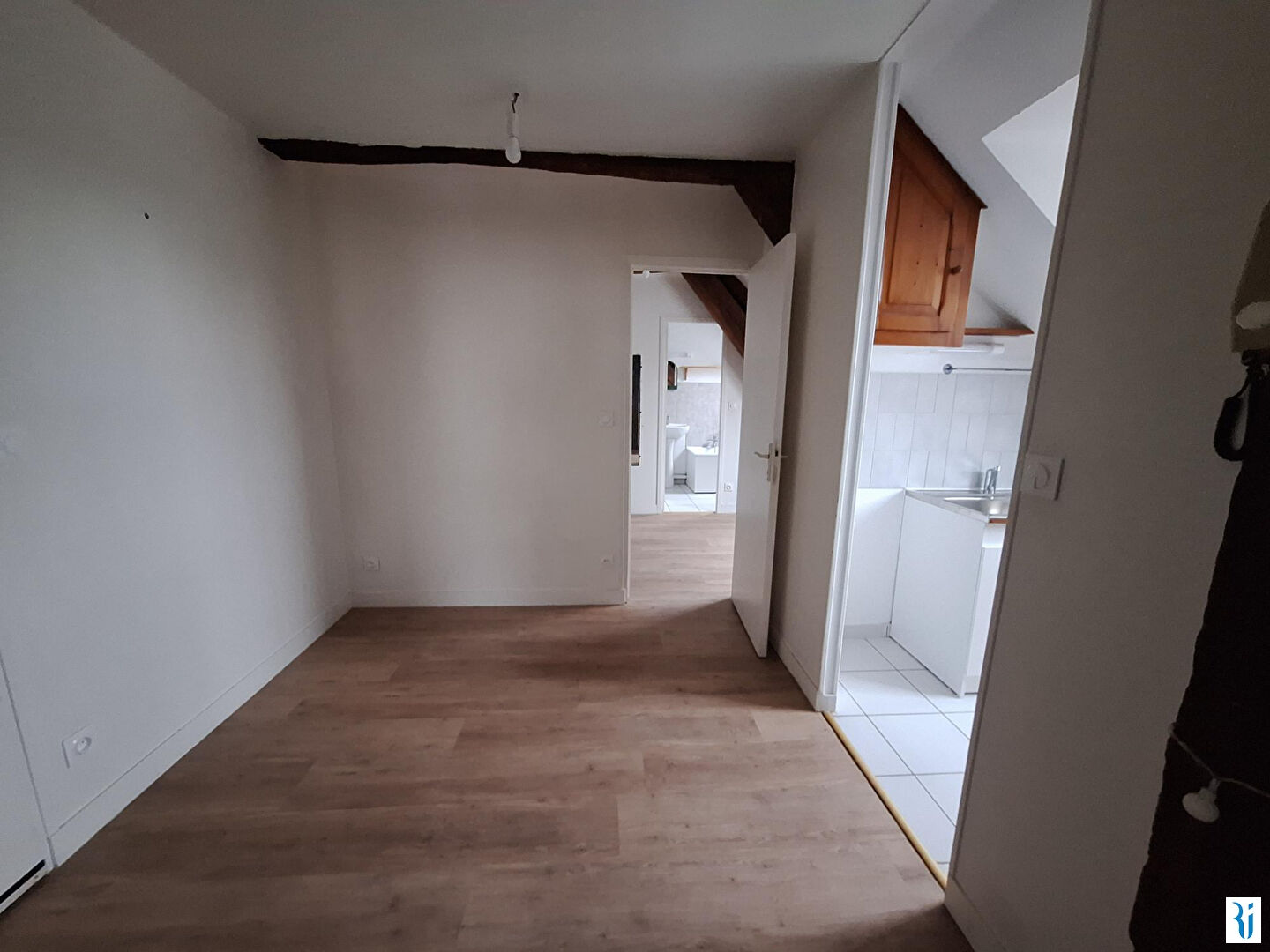 Photo ROUEN DANS LA RUE BEAUVOISINE - F2 de 29,48 m² avec beaucoup de charme image 4/6