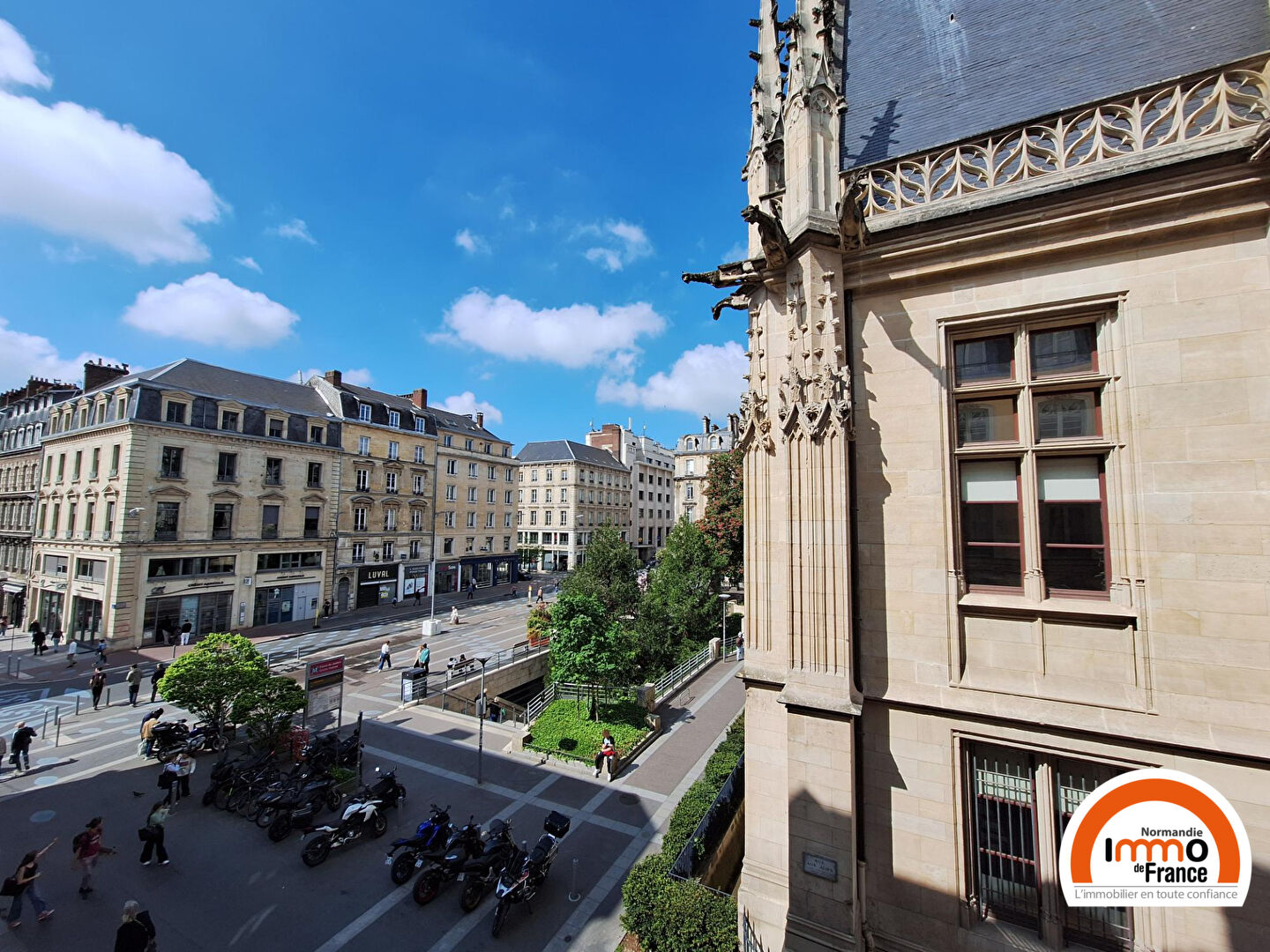 Photo PROCHE STATION DE METRO PALAIS DE JUSTICE - STUDIO MEUBLE de 33 m² image 2/6