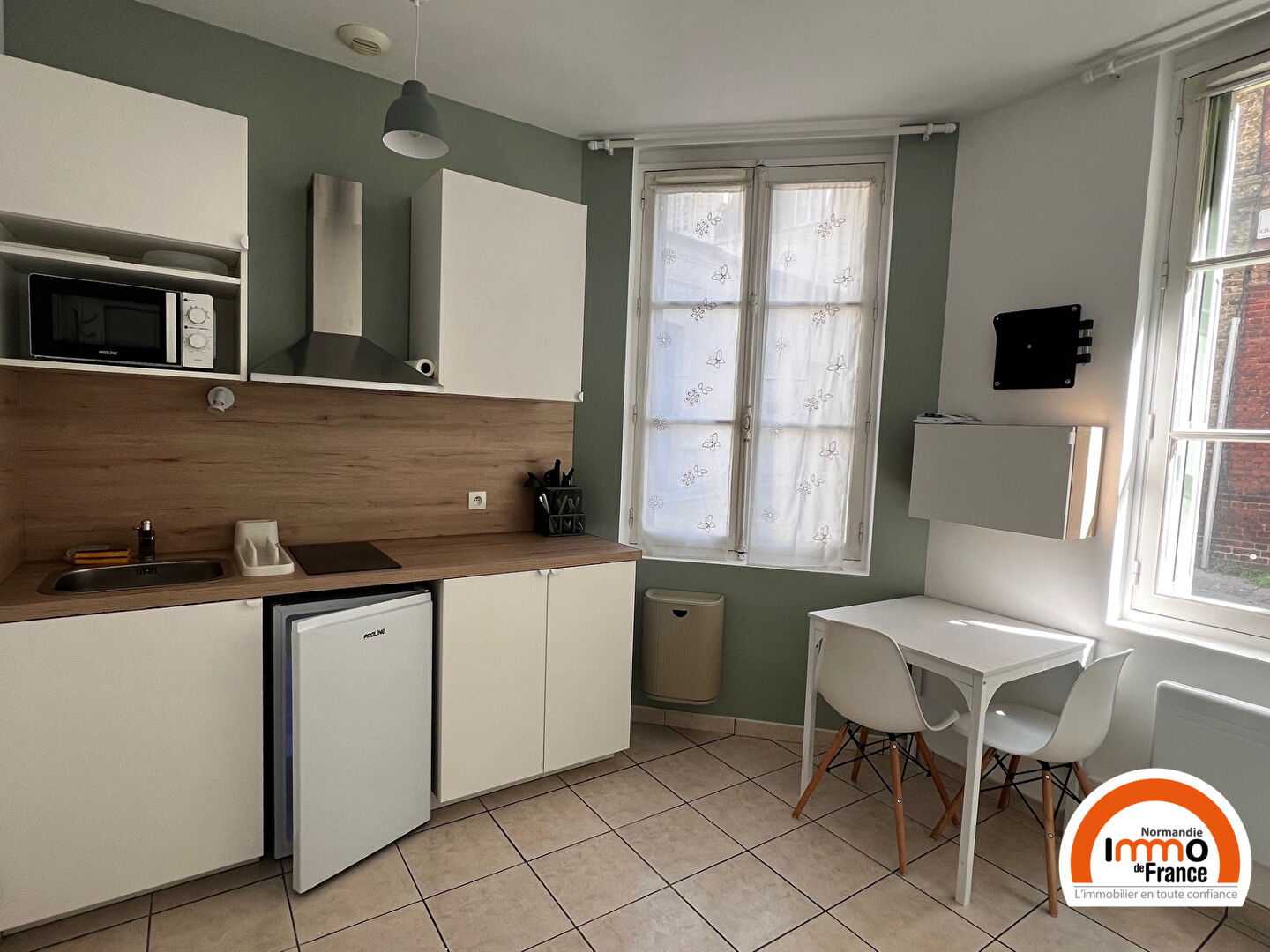 ROUEN PROCHE DE LA PLACE  DU VIEUX MARCHE - F1 meublé de 14,68 m²