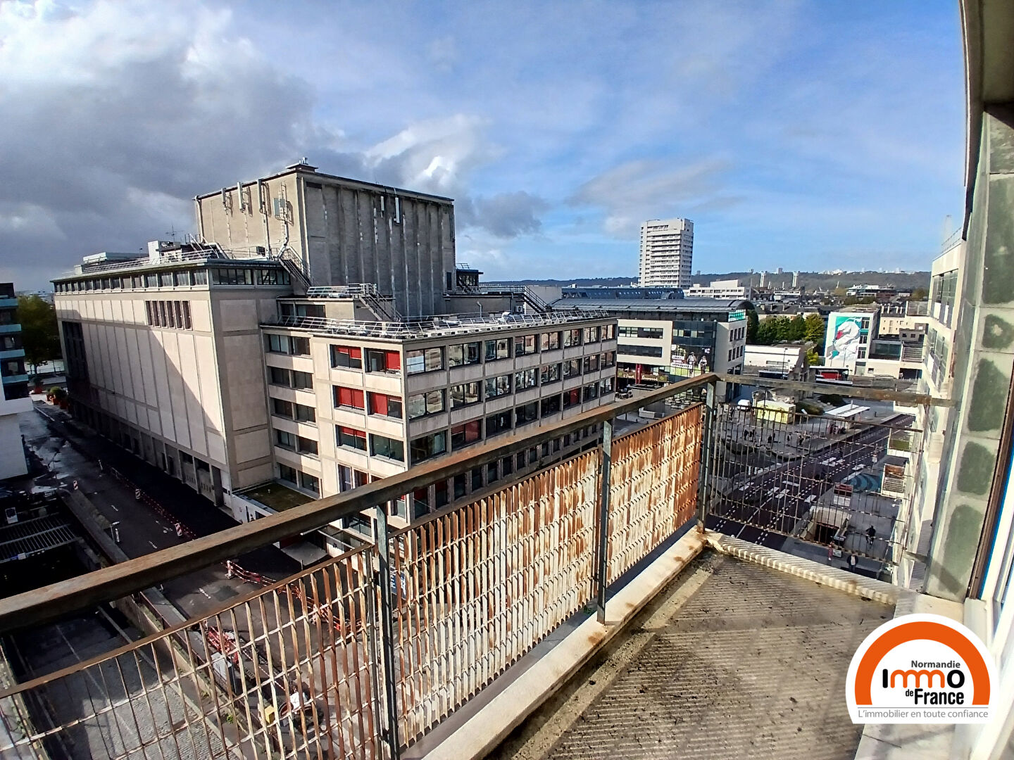 T3 avec balcon, vue dégagée et parking