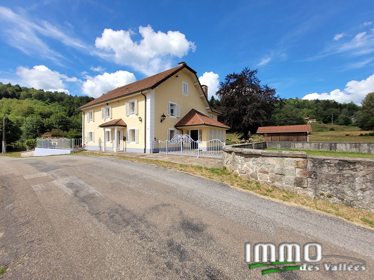 Maison de caractère avec étang et terrain de 57 600 m²