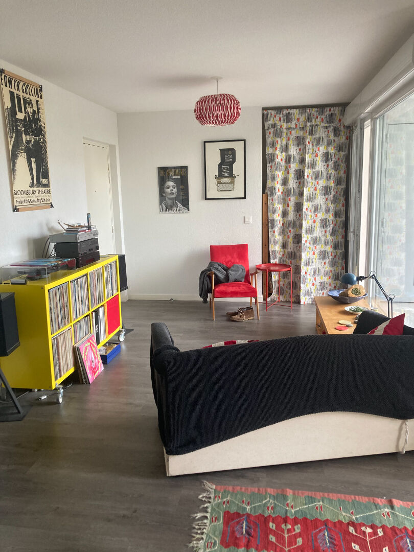 Photo Centre de Blanquefort, T2 avec joli jardin exposé sud-ouest ! image 5/6