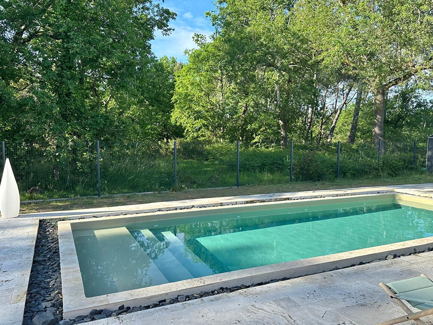 Photo Coup de coeur, contemporaine avec piscine et grand terrain ! image 6/6