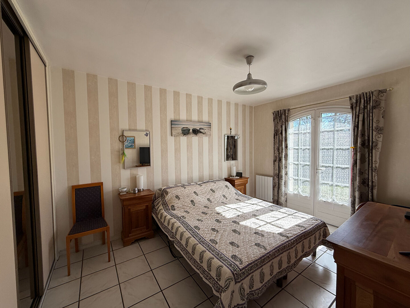 Photo Charmante maison familiale avec jardin paysagé et piscine, secteur privilégié ! image 6/6