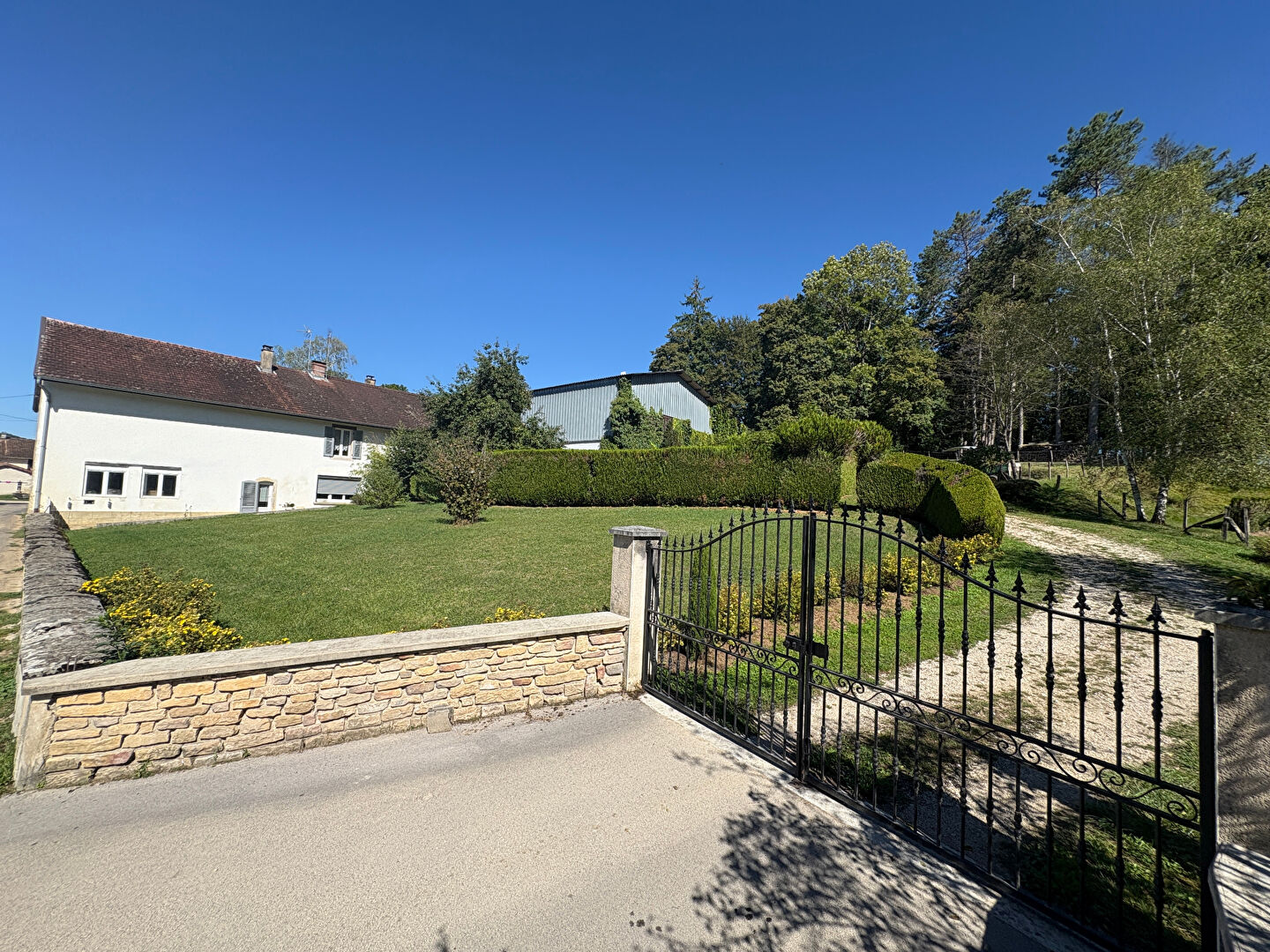 Agence immobilière de 
 Immobilac Franco Suisse - IMMOBILAC FRANCO SUISSE 
