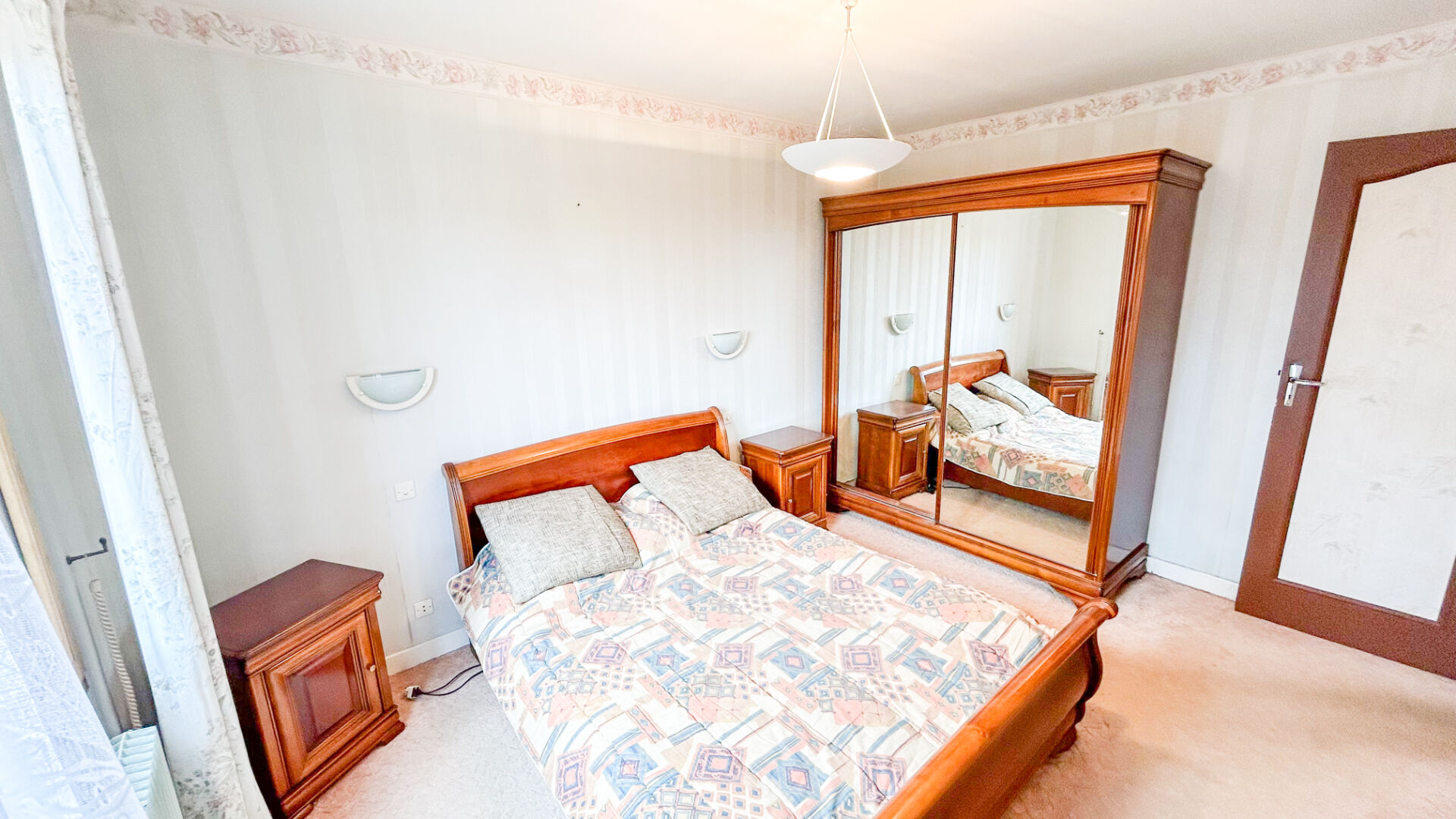 Photo Maison familiale de 4 chambres sur un beau jardin image 3/6