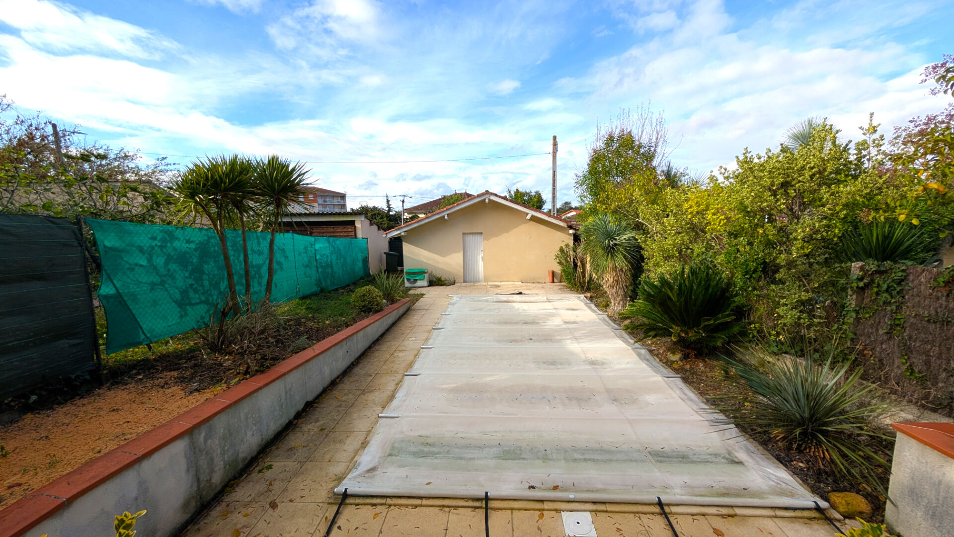 Photo Maison de villa à fort potentiel avec piscine et garage image 2/6