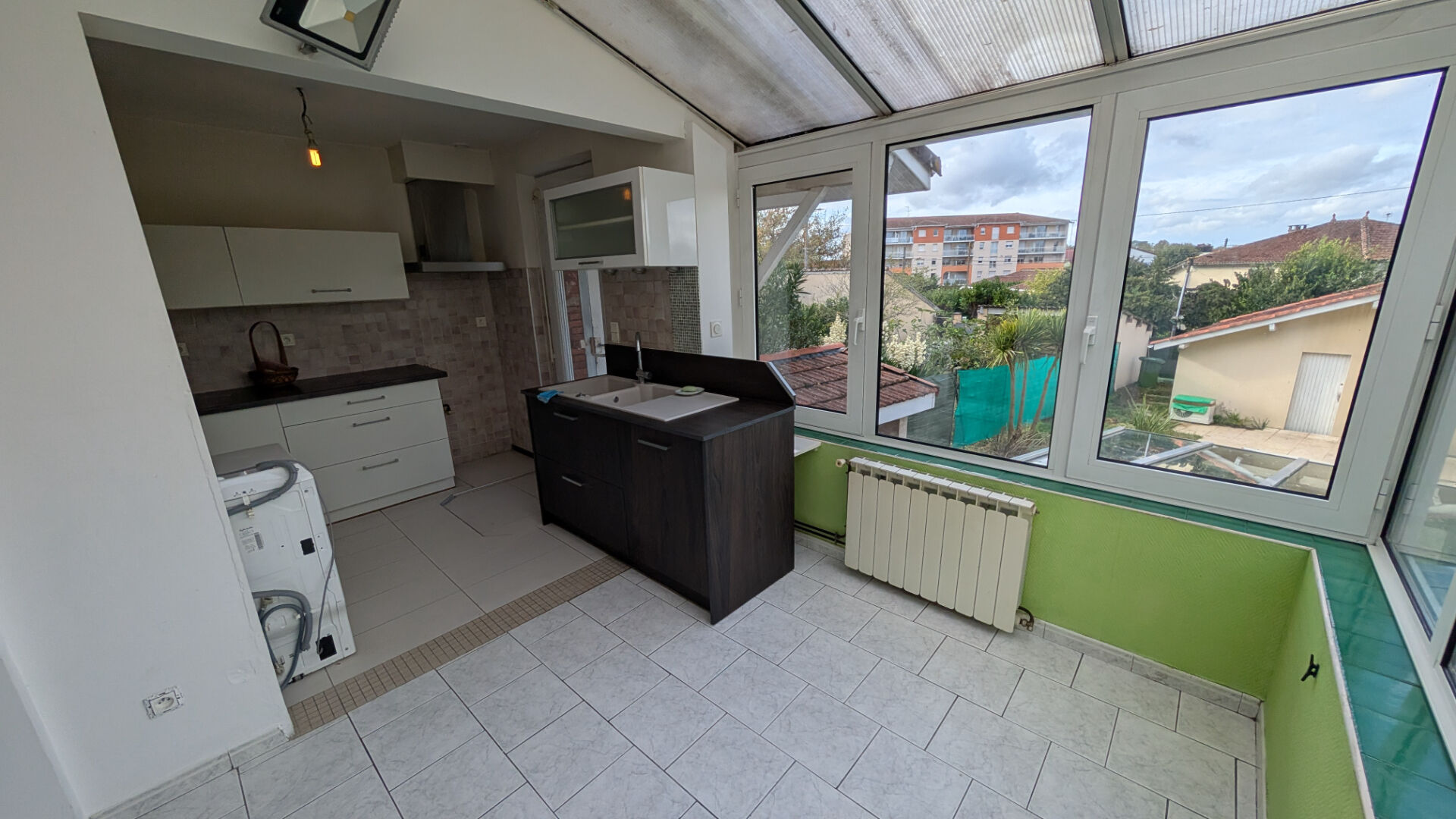 Photo Maison de villa à fort potentiel avec piscine et garage image 5/6