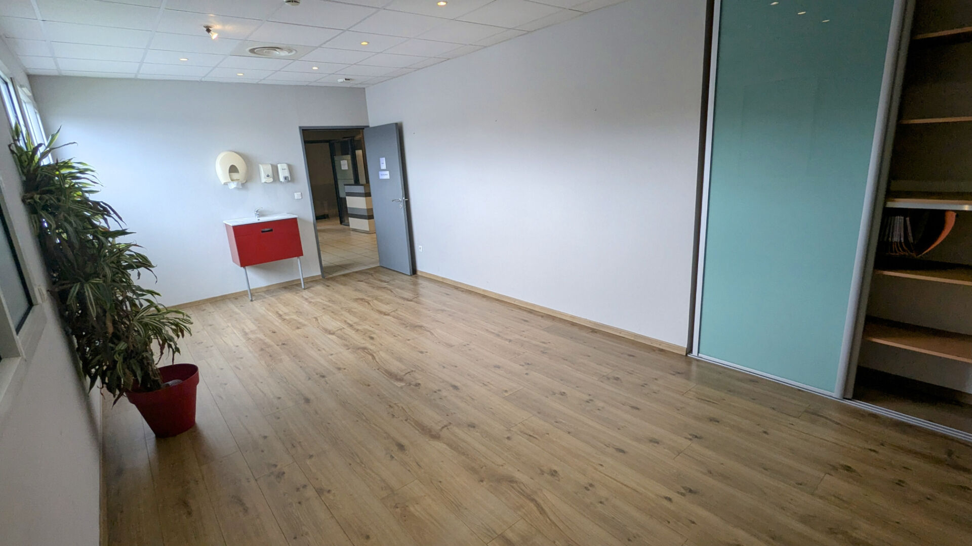 Local professionnel  à louer 114 m²