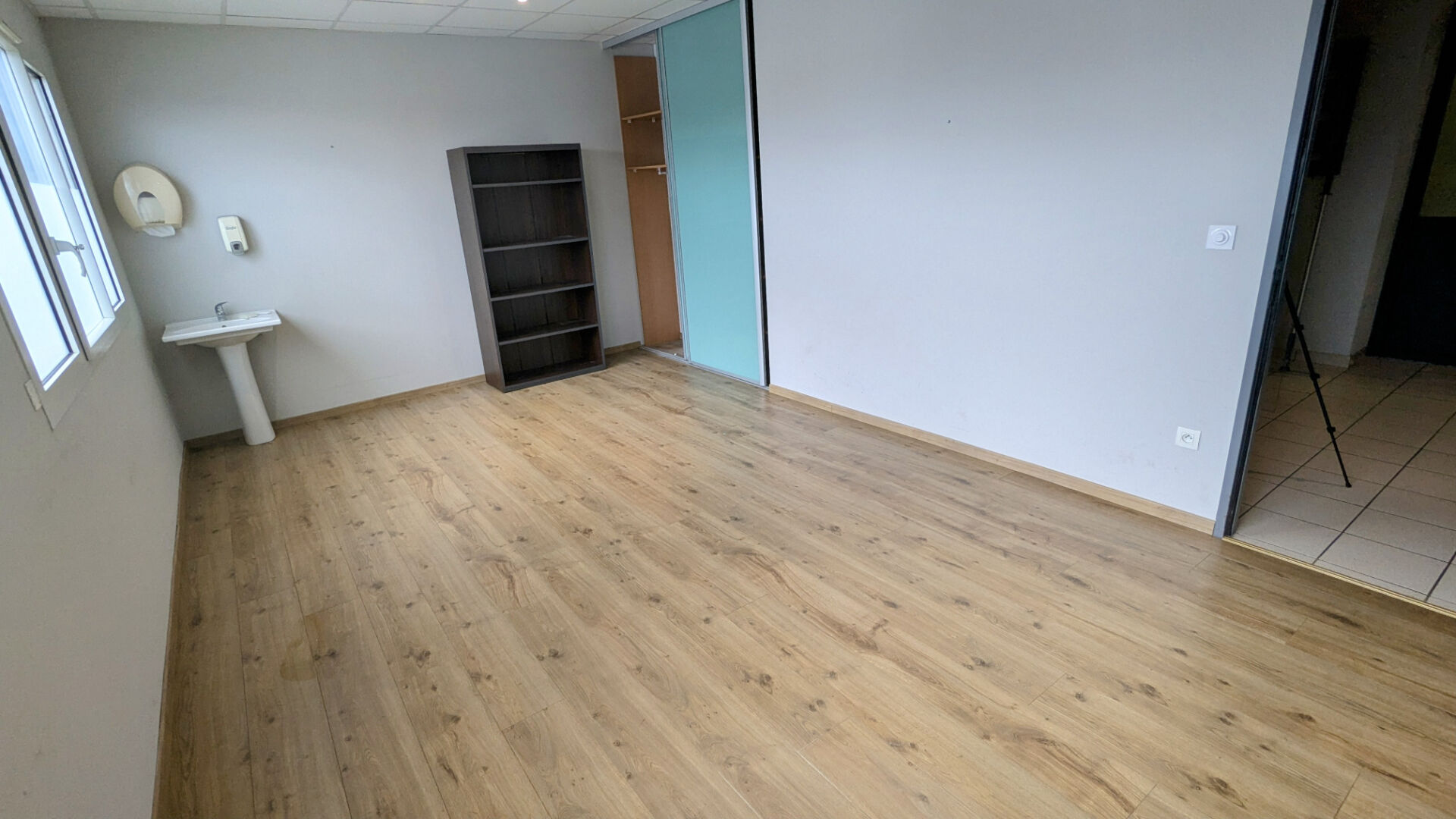 Photo Local professionnel  à louer 114 m² image 3/6