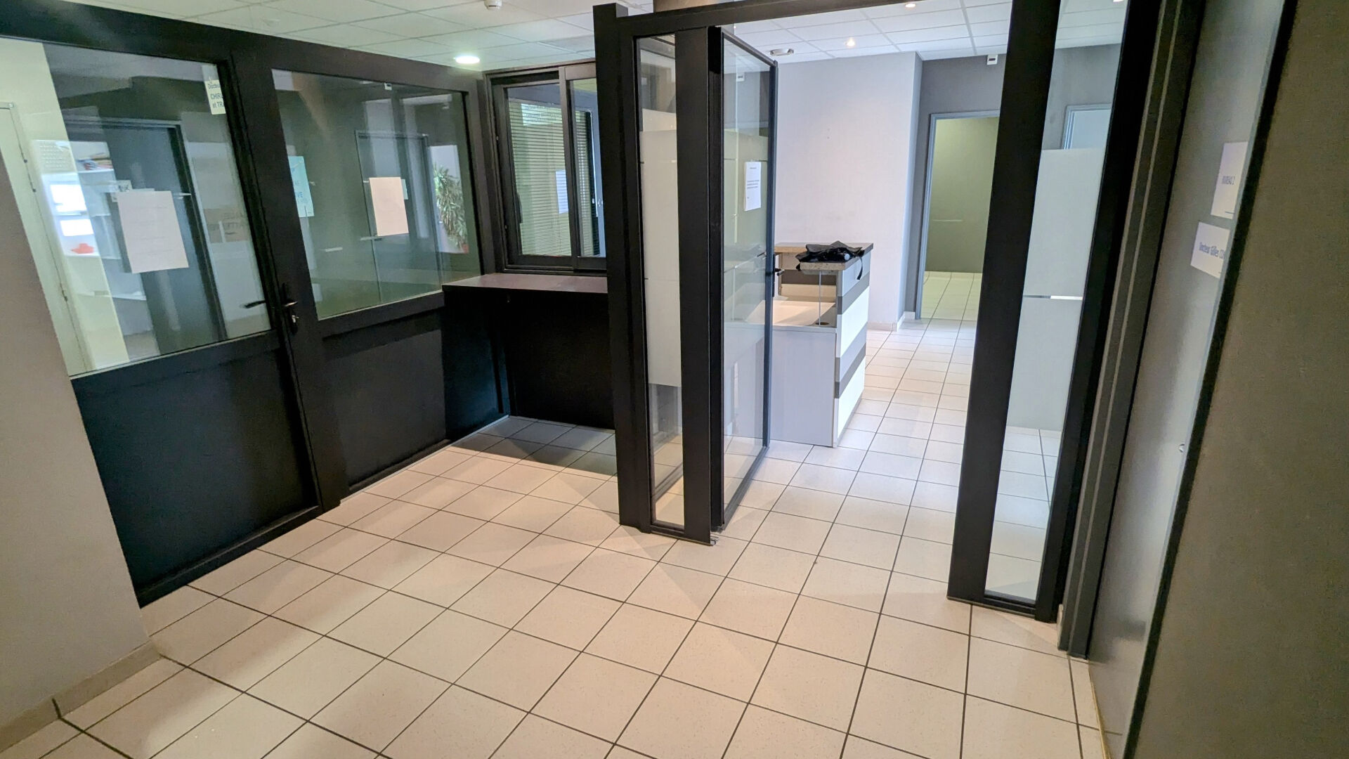 Photo Local professionnel  à louer 114 m² image 4/6