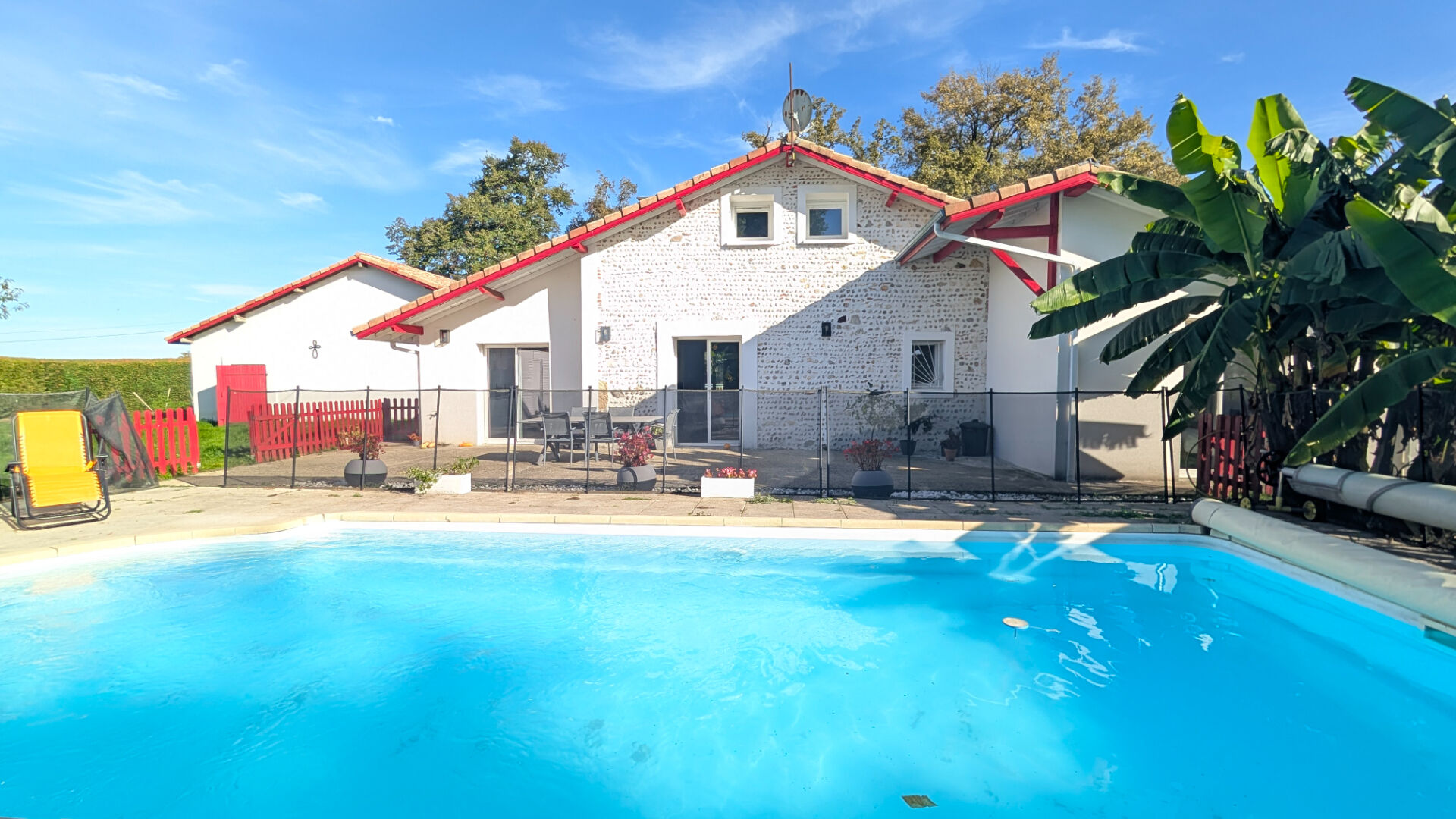 Photo Maison 6 pièces sur plus d'1ha de terrain avec piscine et dépendances image 2/6