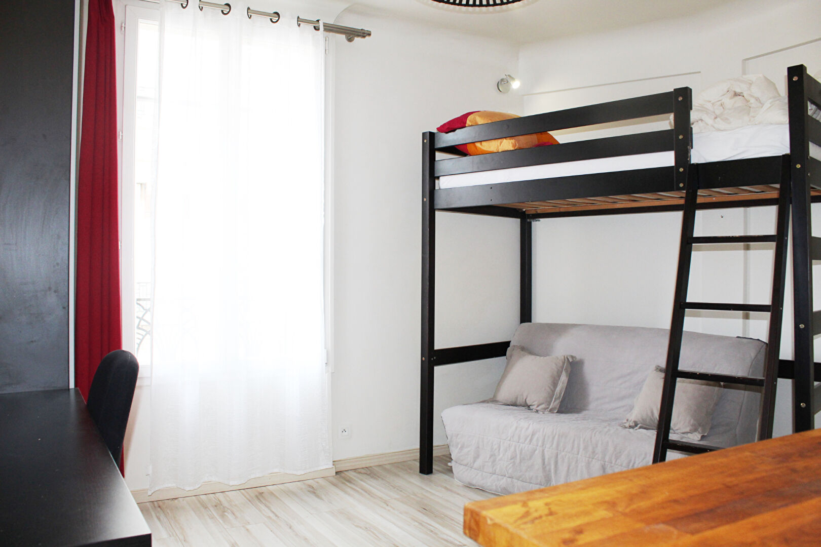 Photo PARIS 15ème entre les métros Boucicaut et Convention - Studio meublé de 15.13 m2 image 1/6