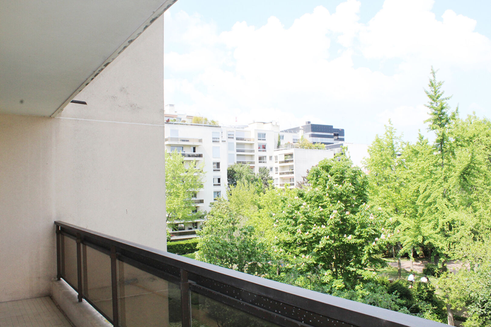 METRO Corentin Celton - ISSY LES MOULINEAUX - 2 pièces vide de 50m²